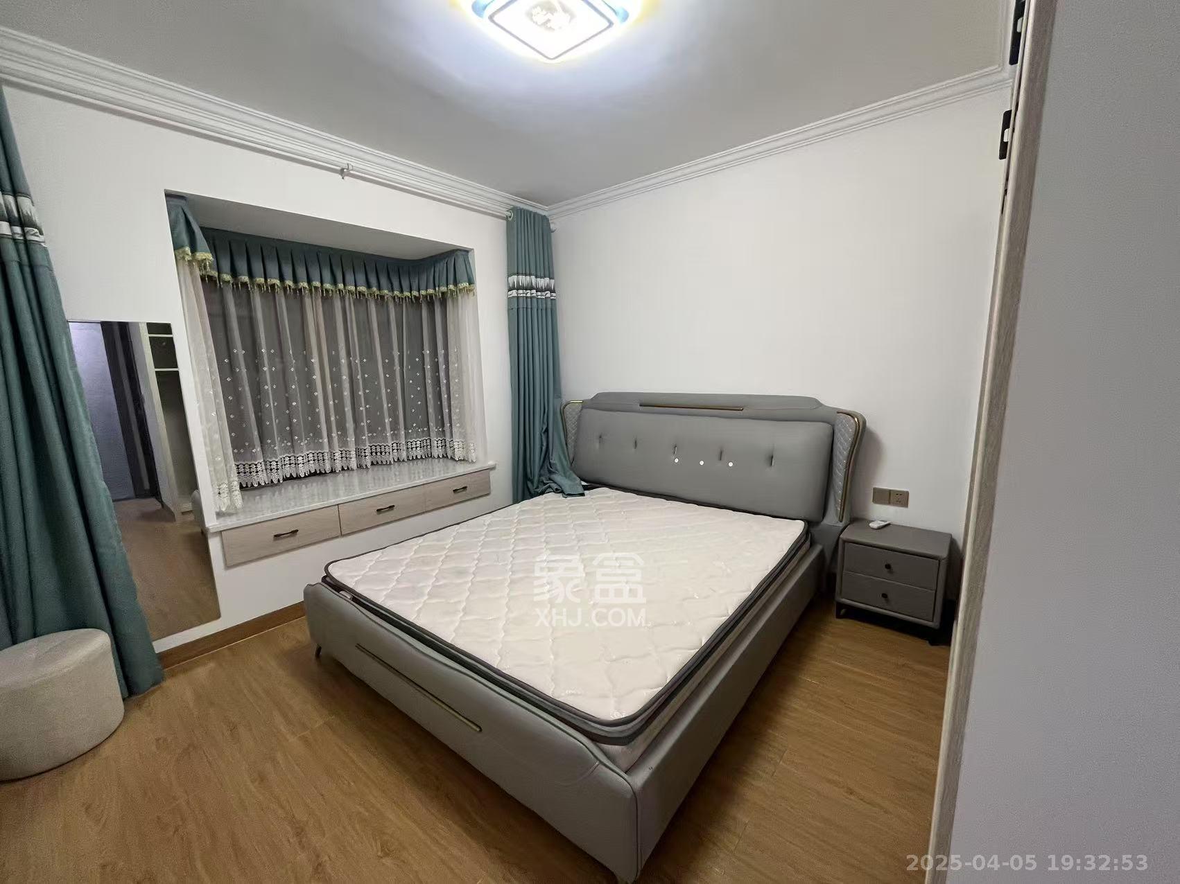 金南家园三期  3室2厅2卫    2900.0元/月室内图