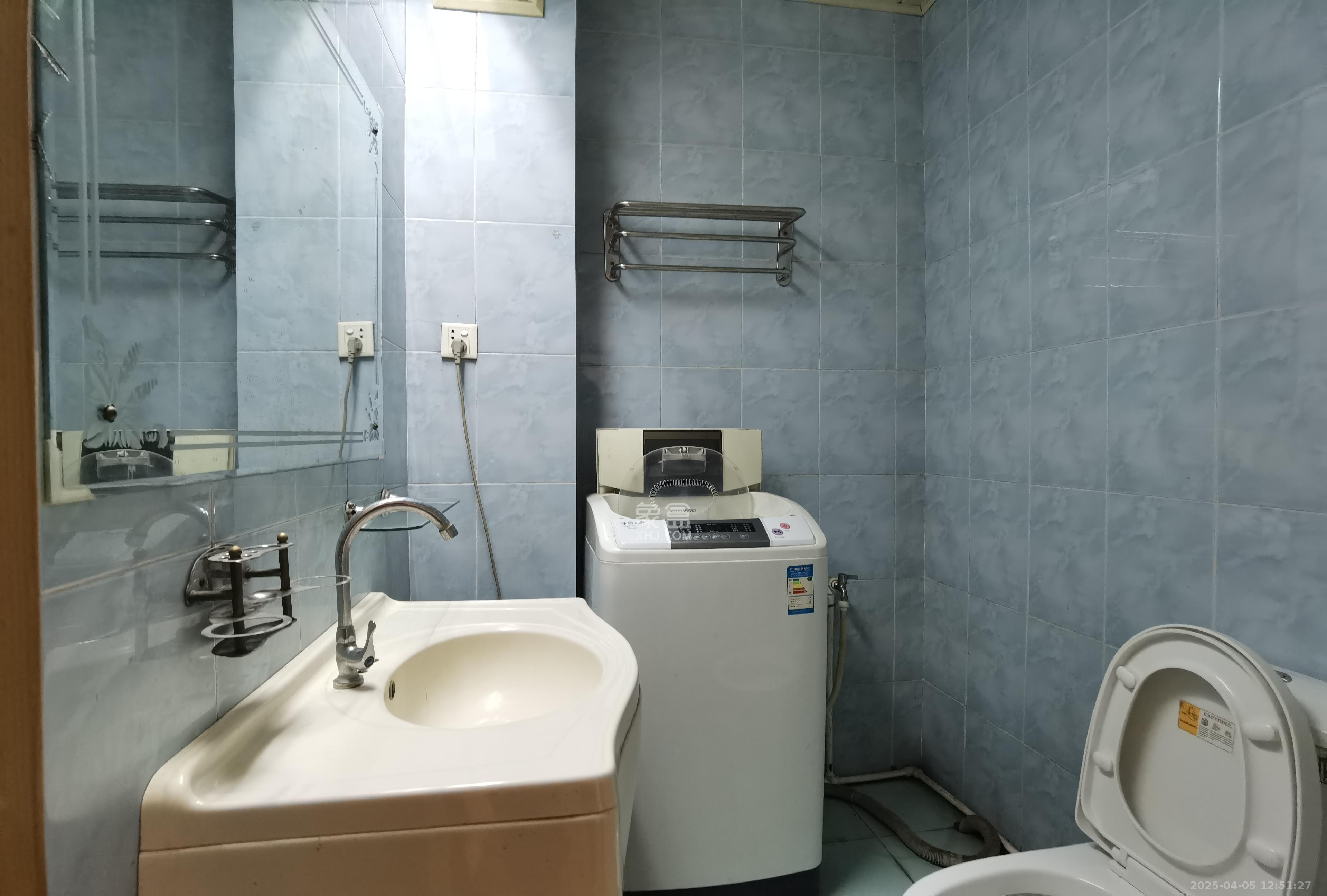 解放四村363号新族公寓  3室2厅2卫    1500.0元/月 解放四村363号新族公寓  3室2厅2卫    1500.0元/月室内图