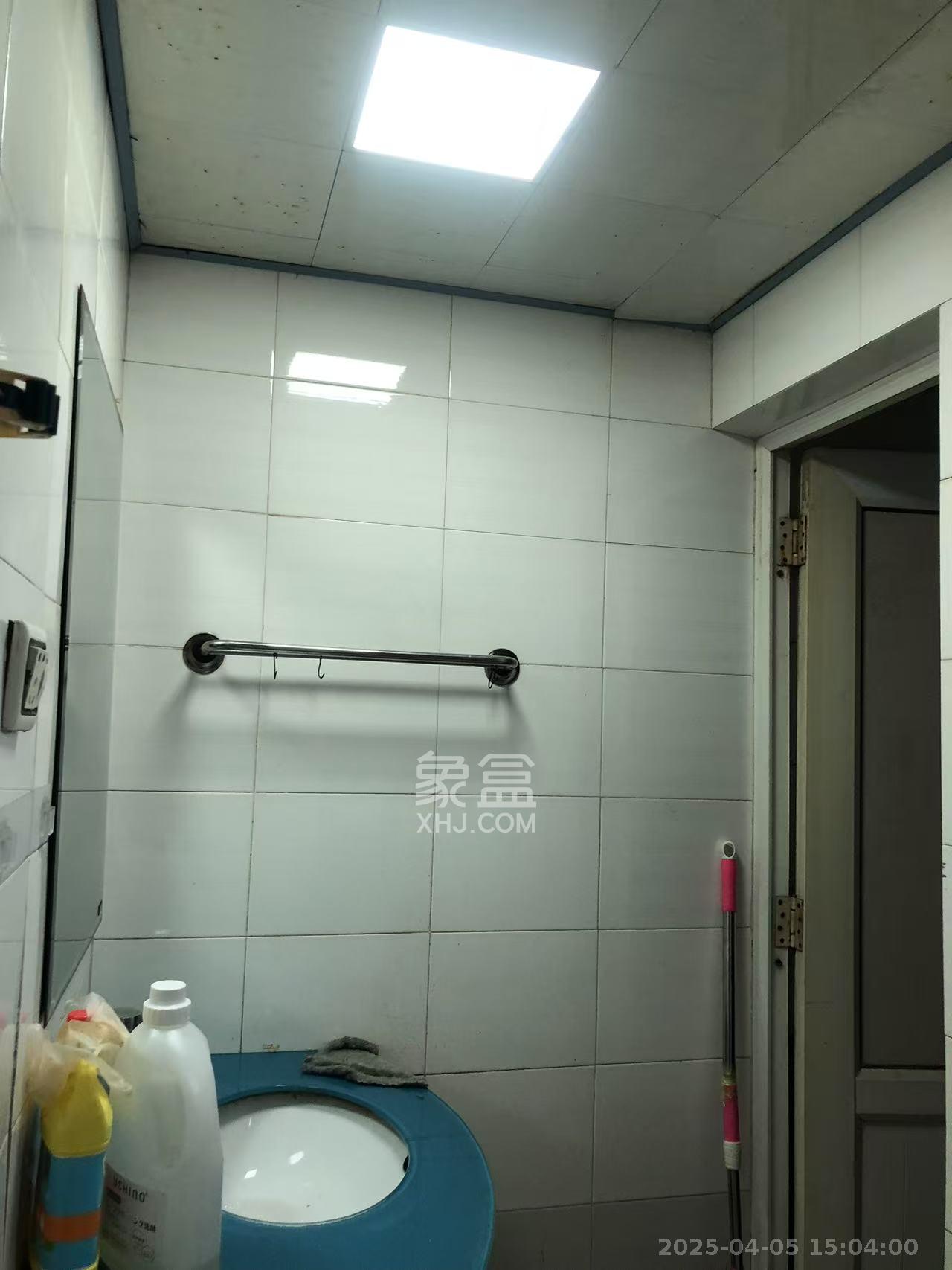 红星商务楼(红星蔬菜批发大市场) 2室1厅1卫 1350.0元/月 红星商务楼(红星蔬菜批发大市场) 2室1厅1卫 1350.0元/月室内图