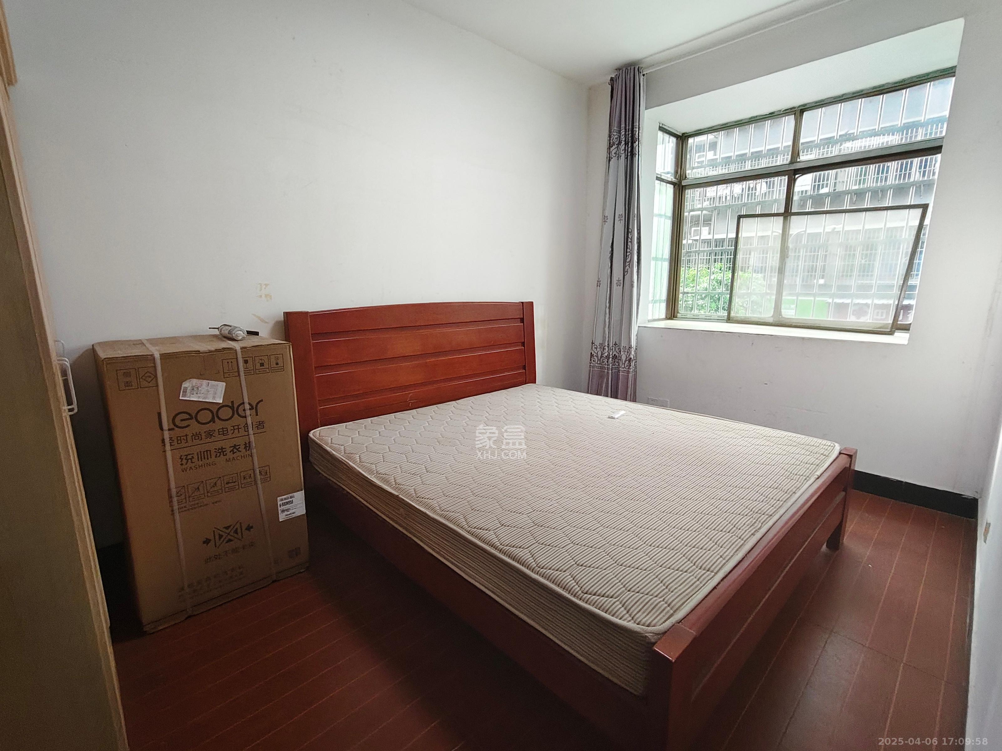 兴联母山小区  3室2厅2卫   1700.00元/月室内图