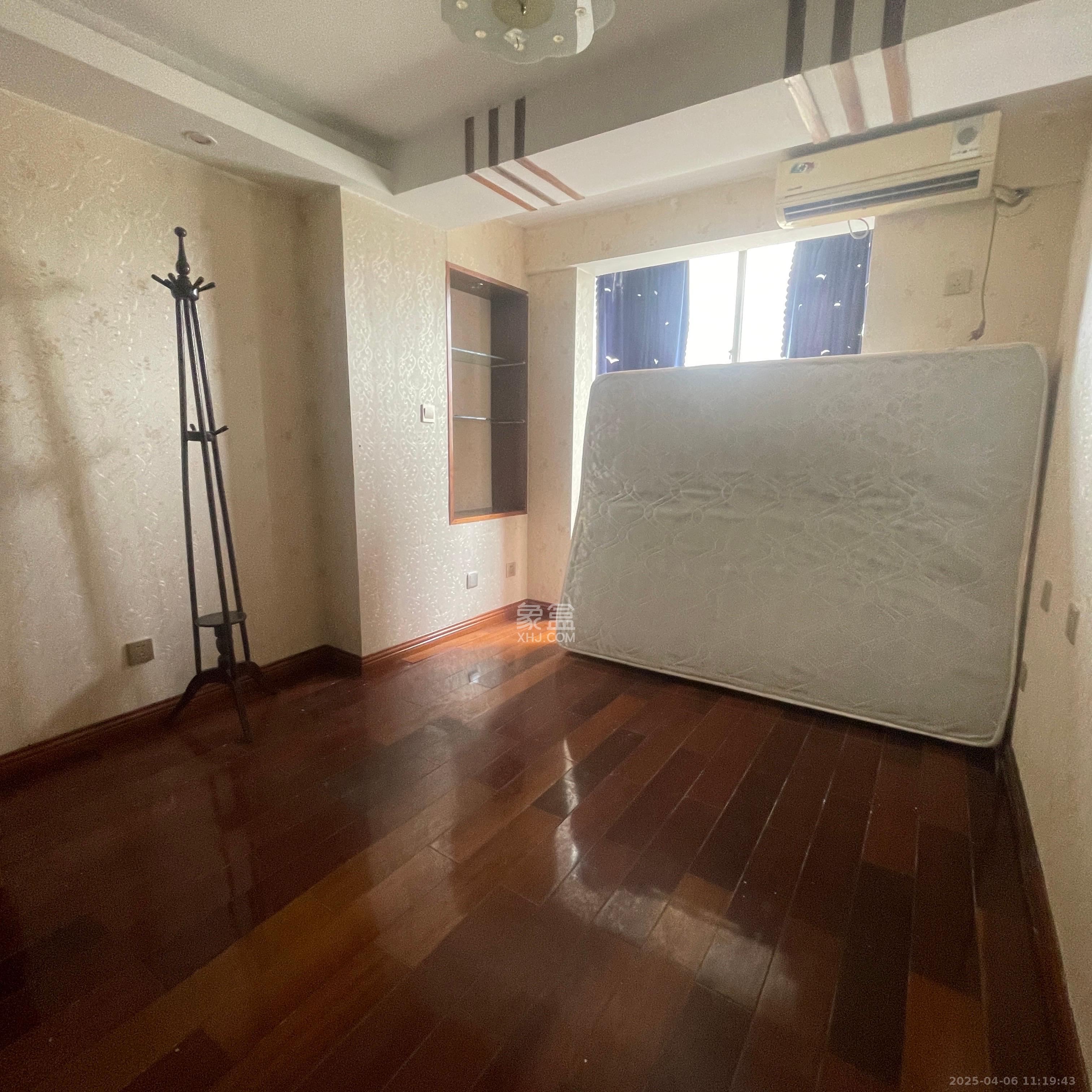 宏景名厦  3室1厅2卫   3100.00元/月室内图
