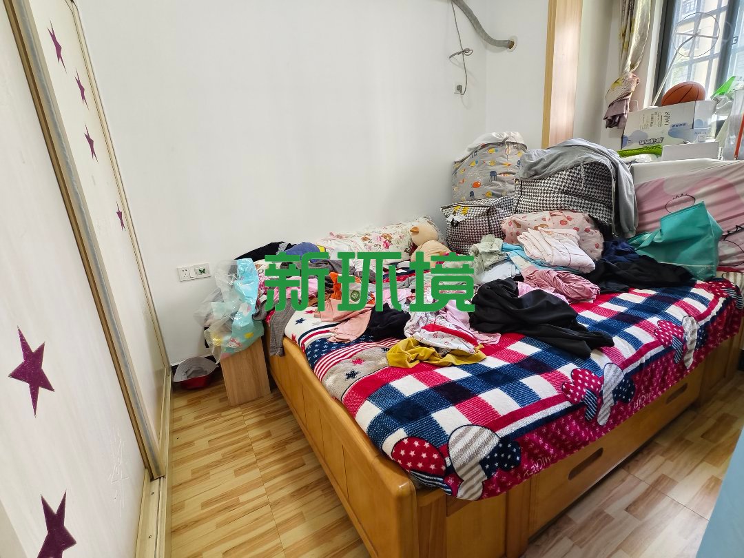 丽景天下一期  3室2厅2卫   66.80万客厅