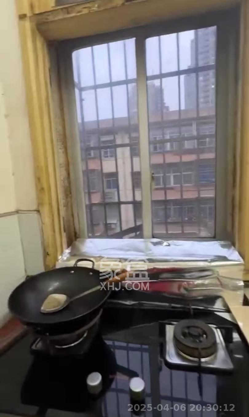 油铺街社区人造板厂宿舍  2室1厅1卫    1300.0元/月 油铺街社区人造板厂宿舍  2室1厅1卫    1300.0元/月室内图