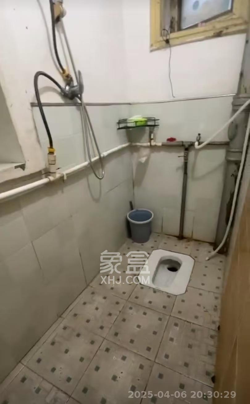 油铺街社区人造板厂宿舍  2室1厅1卫    1300.0元/月 油铺街社区人造板厂宿舍  2室1厅1卫    1300.0元/月室内图