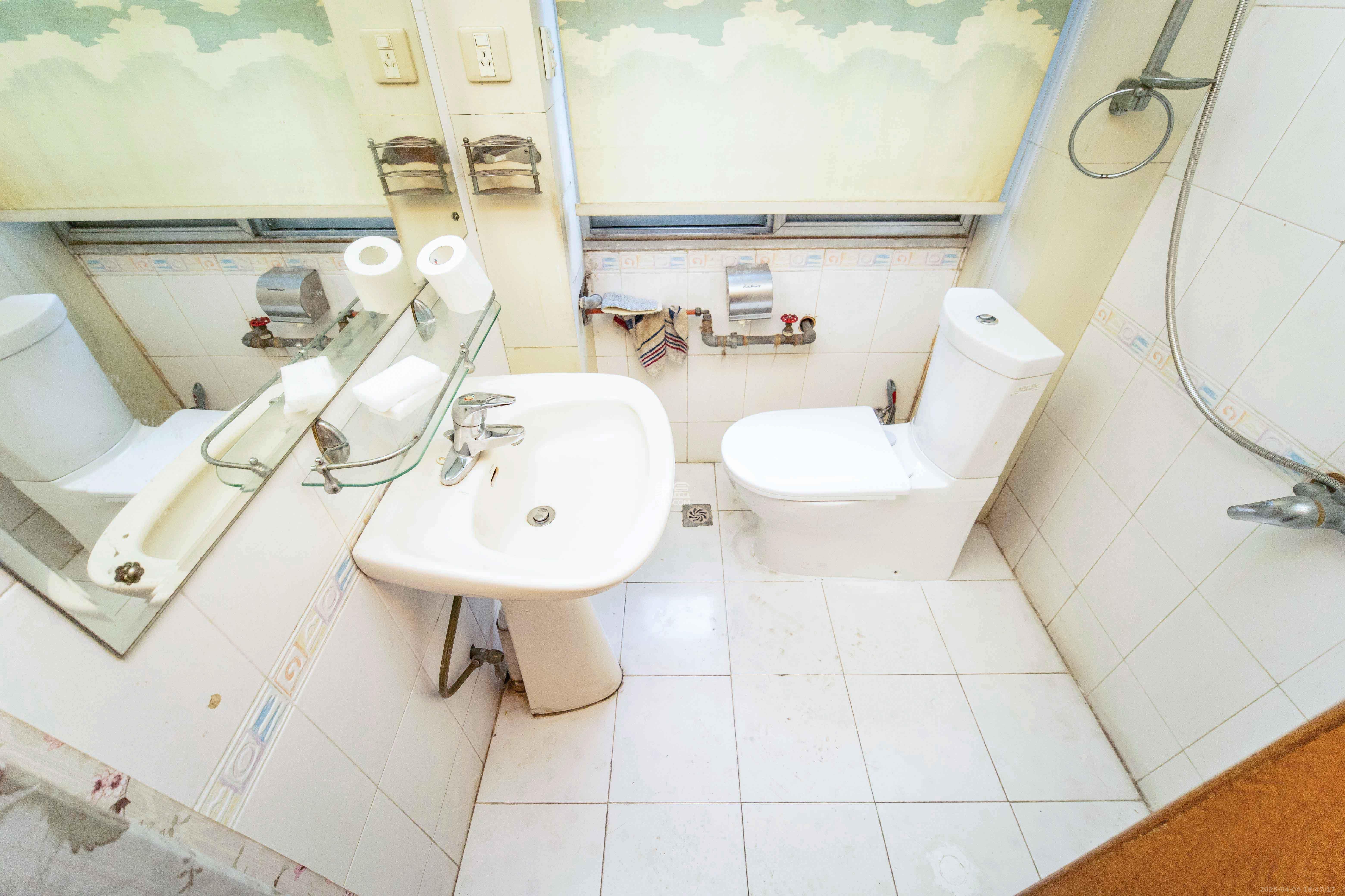 安泰新村  4室2厅2卫   2400.00元/月室内图
