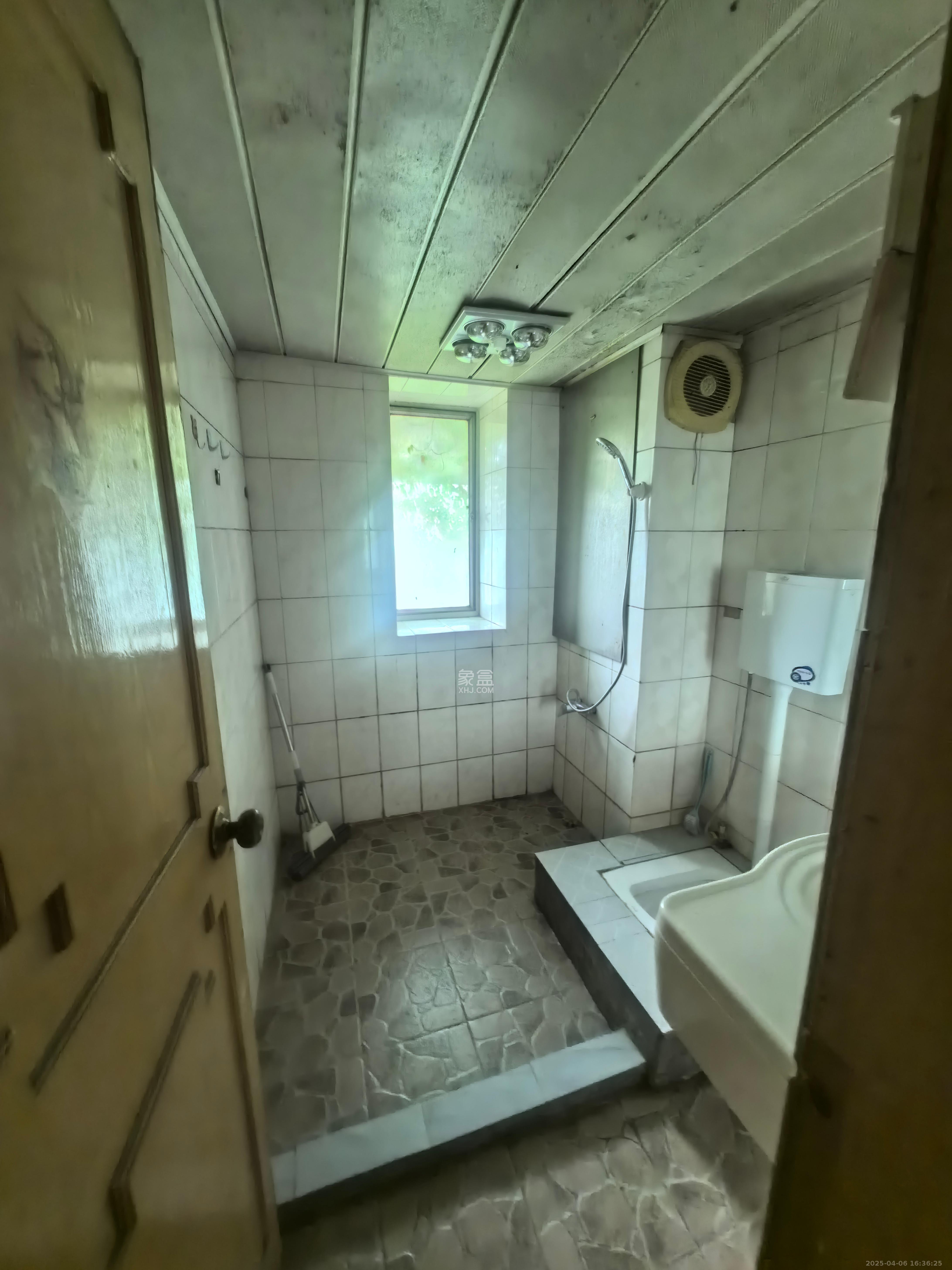 市建委宿舍  3室2厅2卫    2200.0元/月室内图