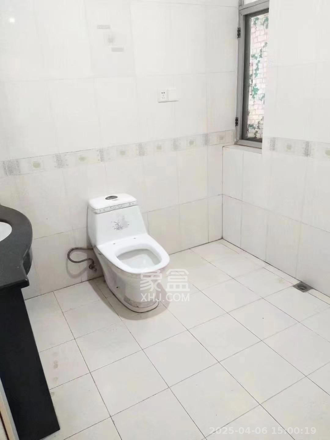 金峰小区北院(七里营社区)  3室2厅1卫    2200.0元/月 金峰小区北院(七里营社区)  3室2厅1卫    2200.0元/月室内图