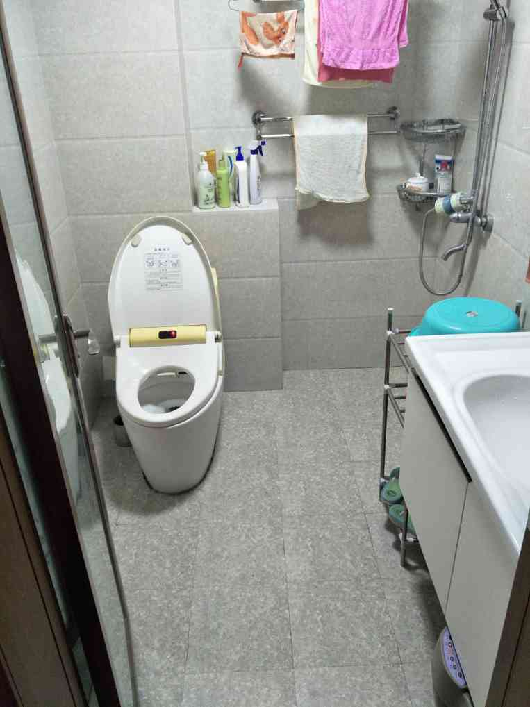 山水印象  3室2厅1卫   75.00万客厅