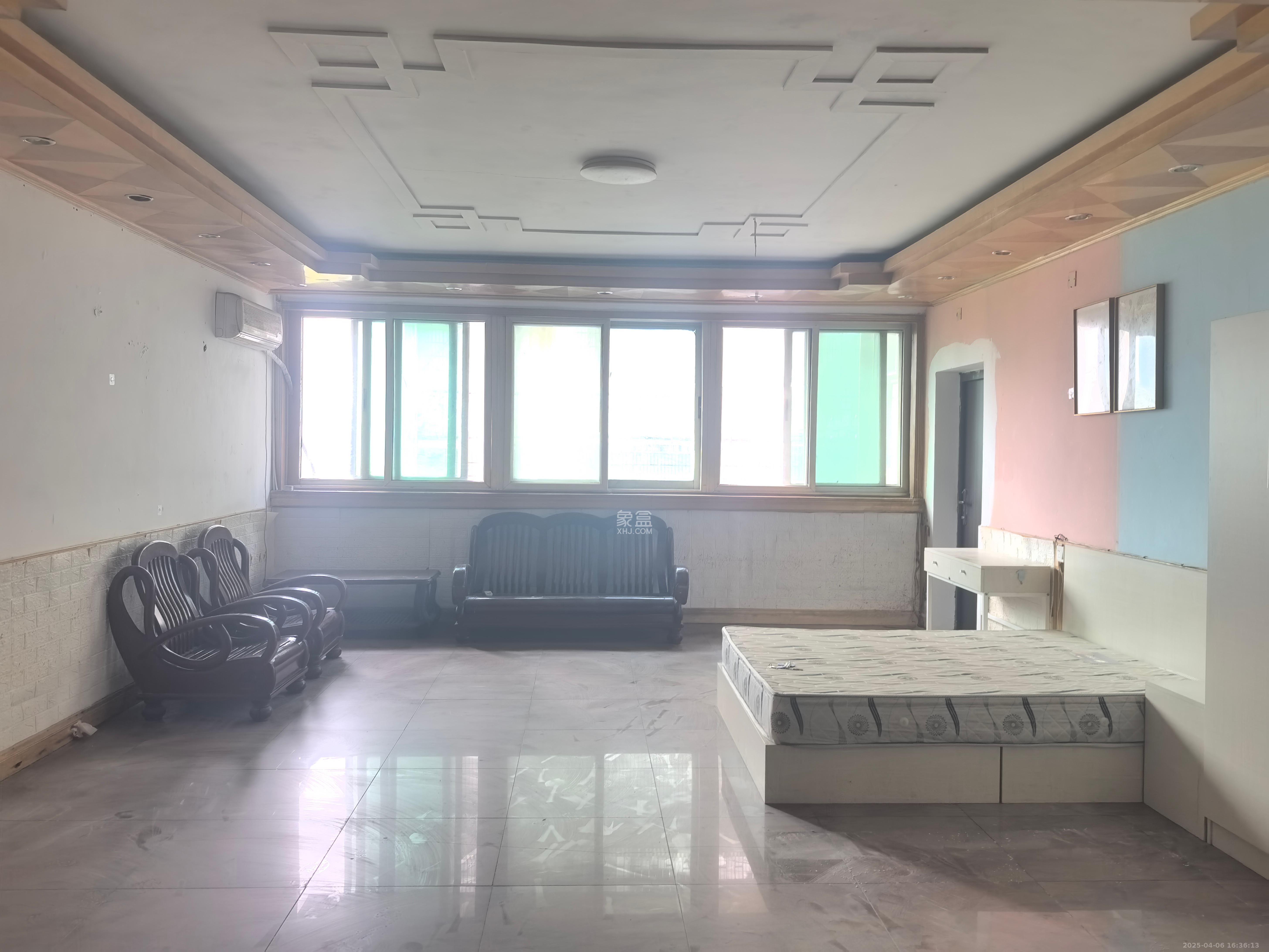 市建委宿舍  3室2厅2卫    2200.0元/月 市建委宿舍  3室2厅2卫    2200.0元/月