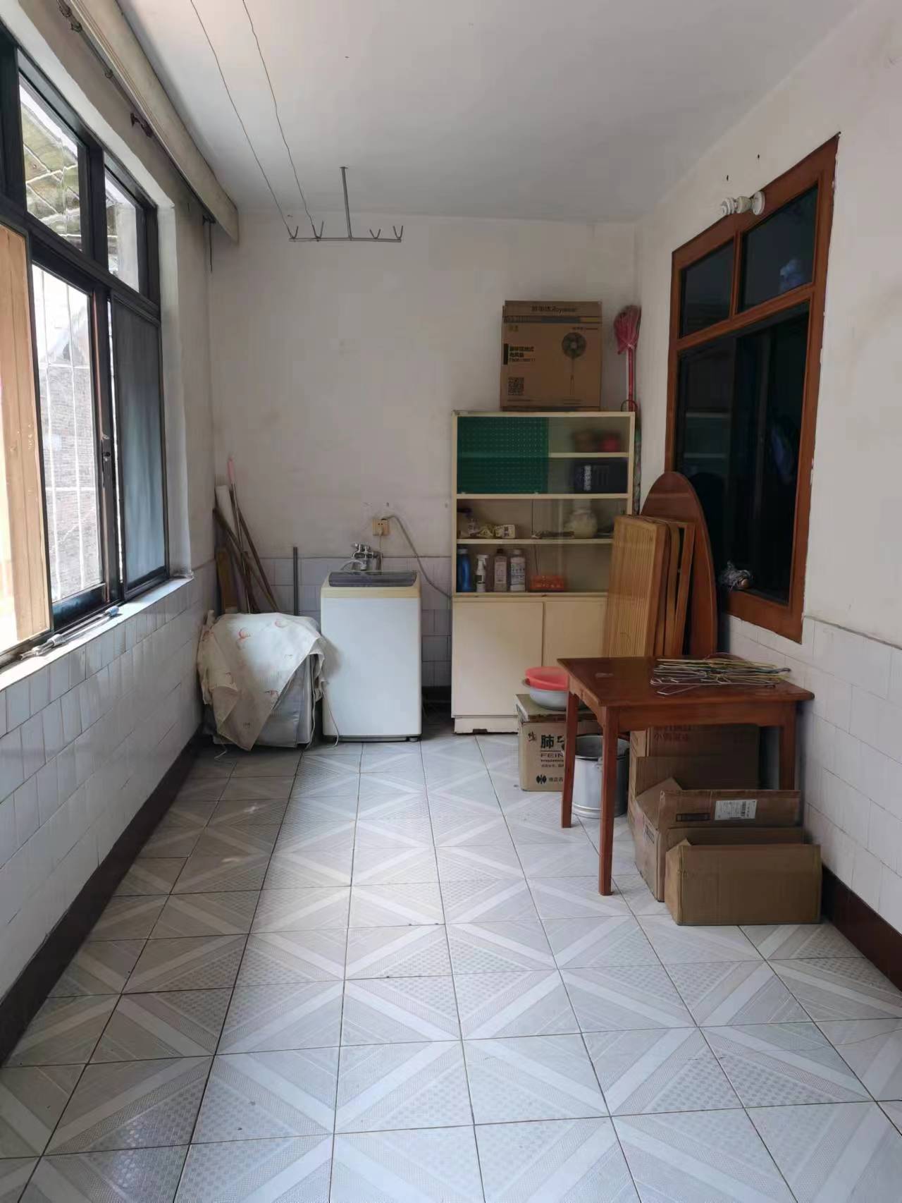 区公安局家属楼 2室1厅1卫 800.0元/月 区公安局家属楼 2室1厅1卫 800.0元/月室内图