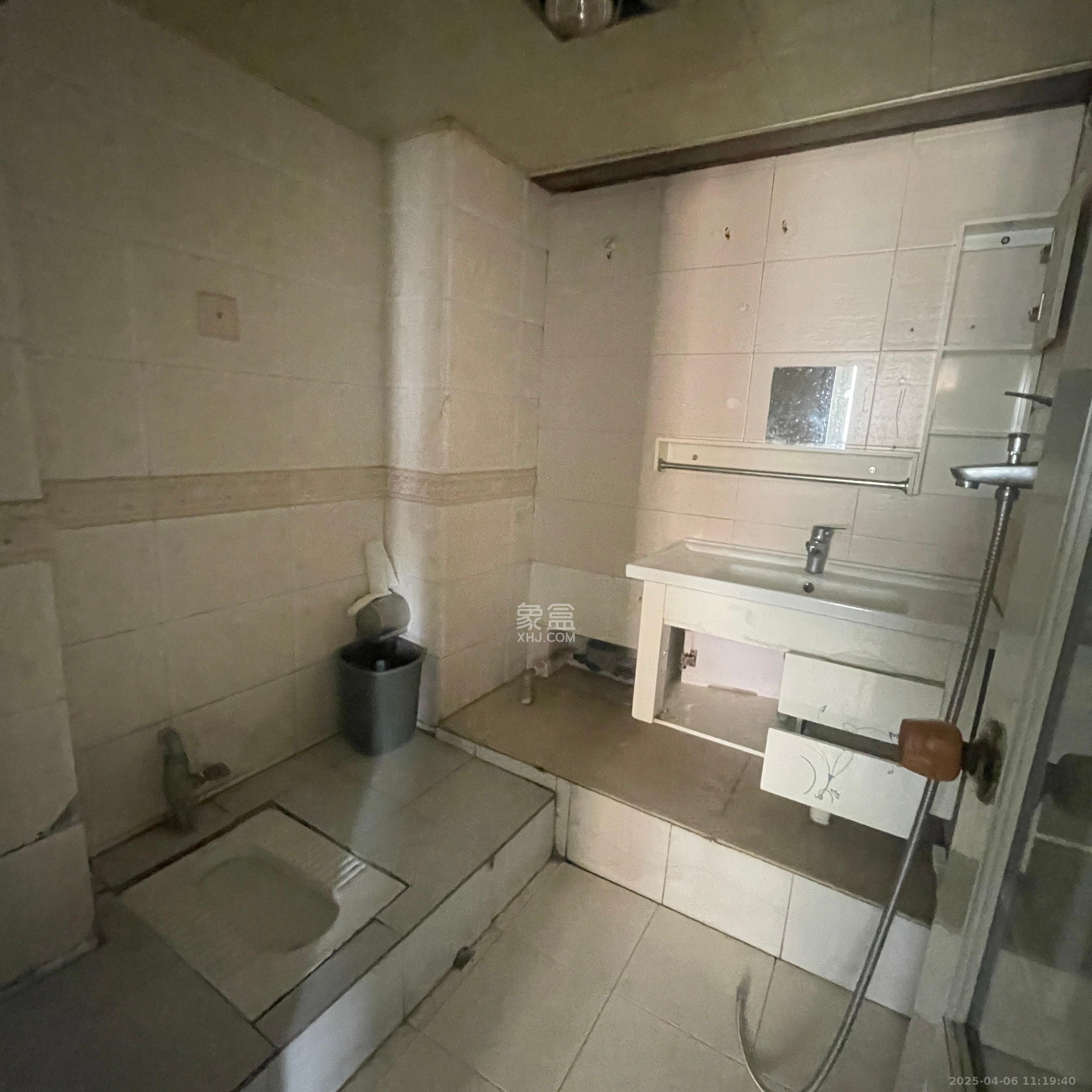 宏景名厦  3室1厅2卫   3100.00元/月室内图