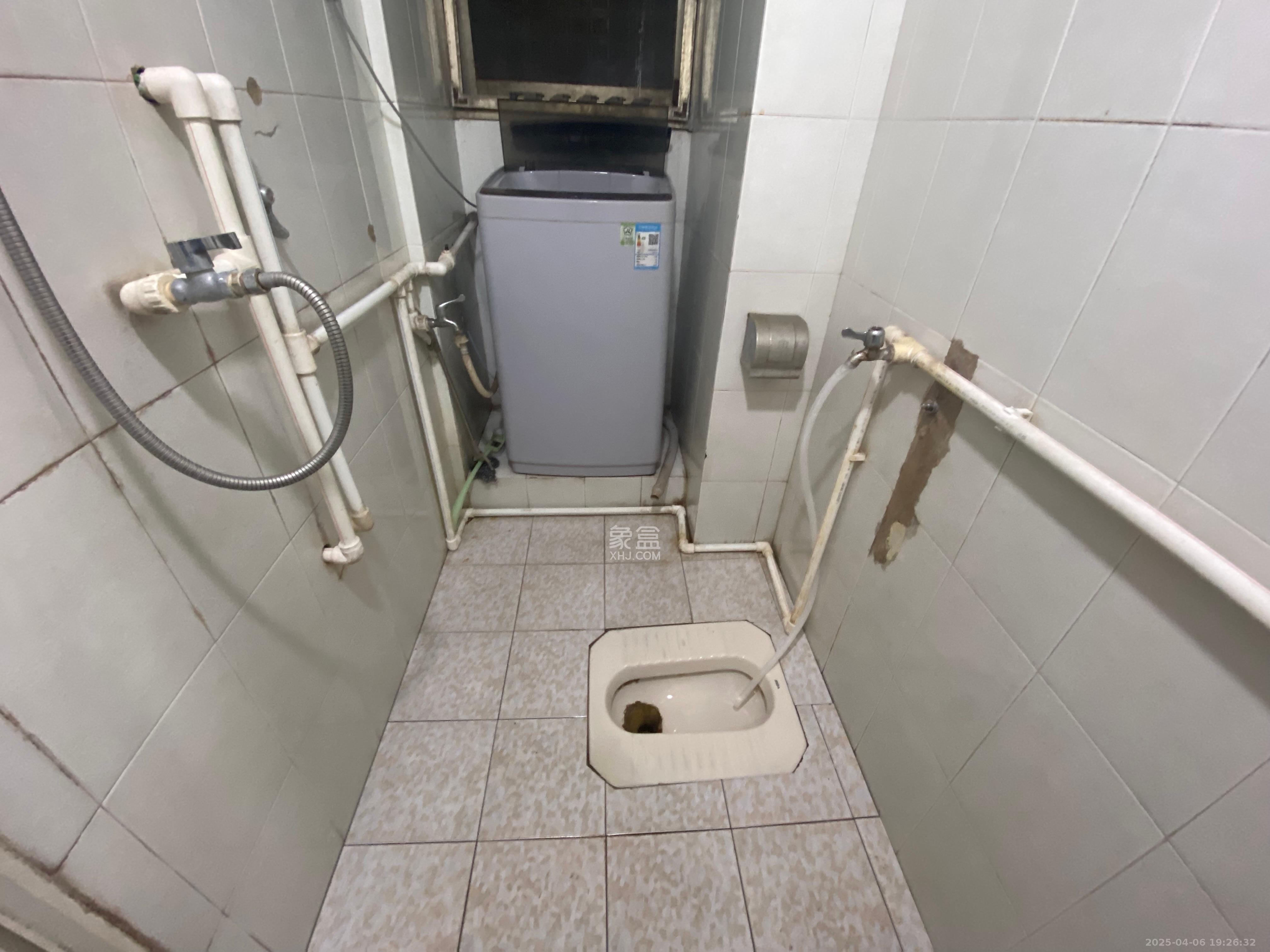 向东园社区(国税局宿舍) 3室2厅1卫 2000.0元/月 向东园社区(国税局宿舍) 3室2厅1卫 2000.0元/月室内图