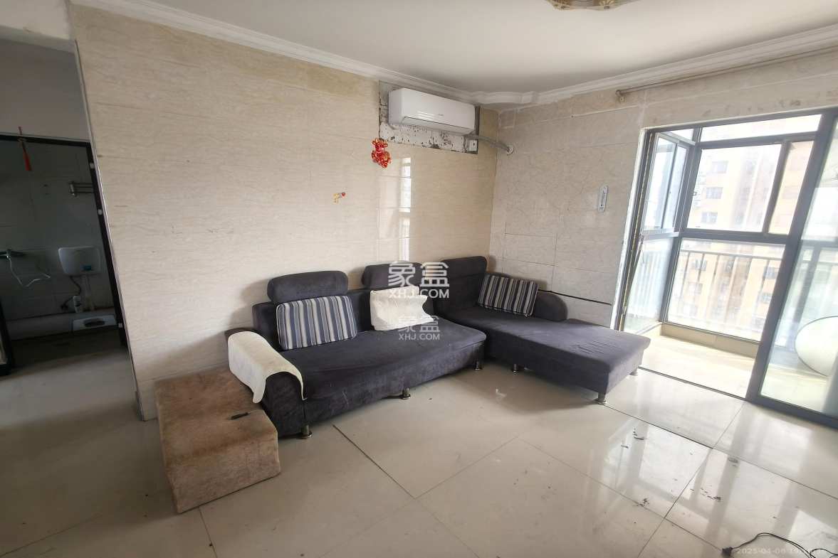 中国铁建国际城一期  2室1厅1卫    1300.0元/月 中国铁建国际城一期  2室1厅1卫    1300.0元/月室内图1