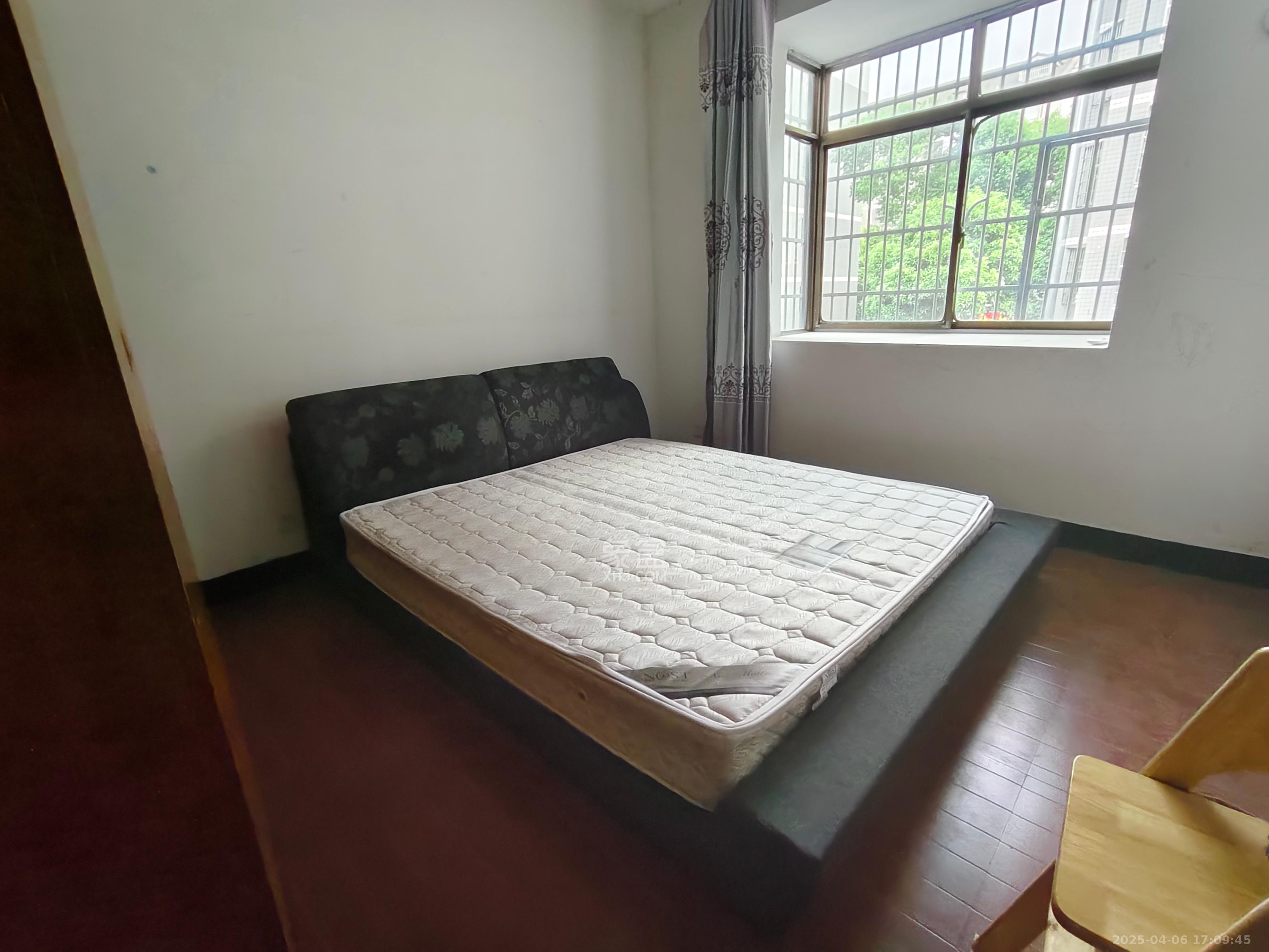 兴联母山小区  3室2厅2卫   1700.00元/月室内图