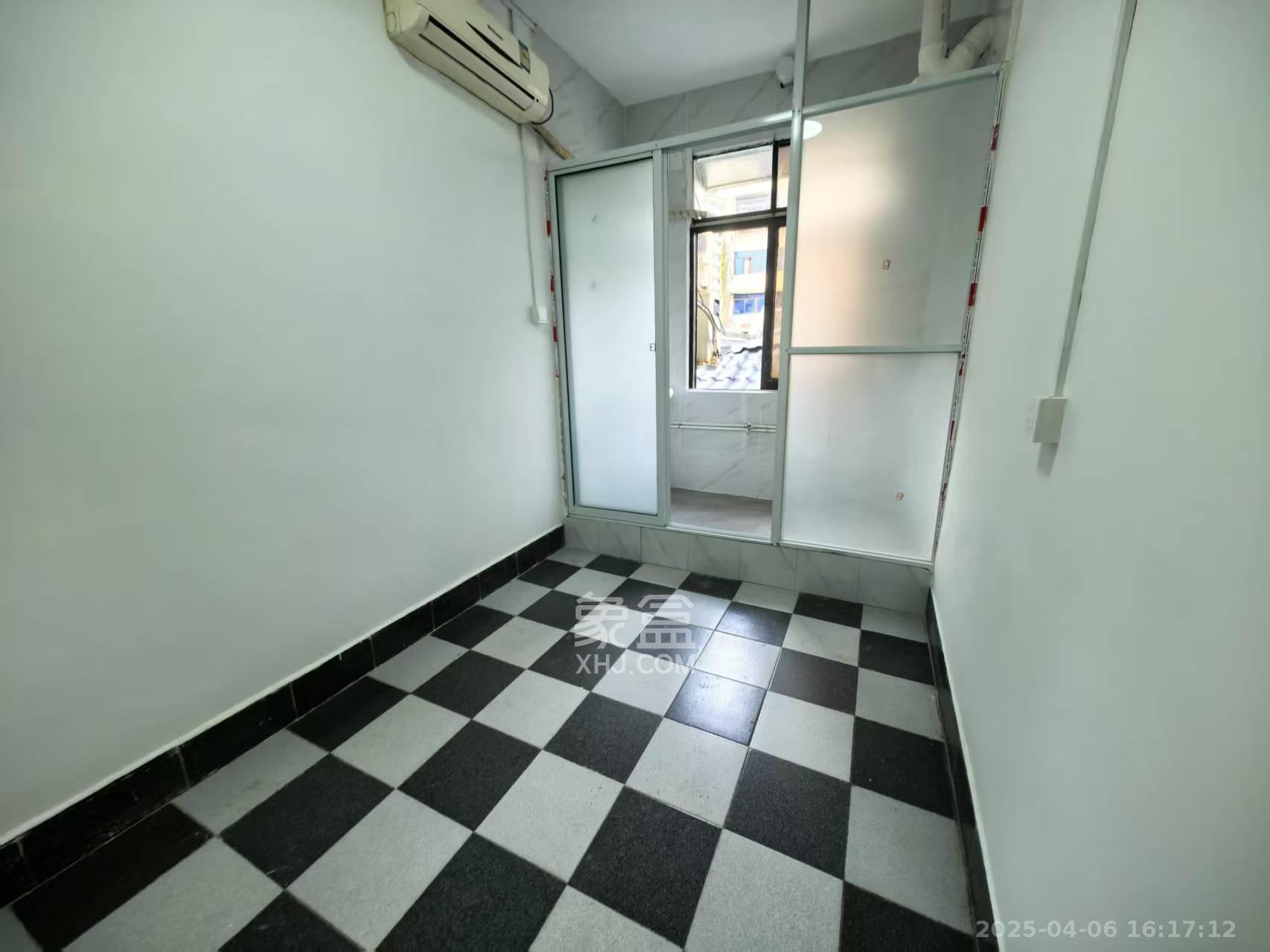 通泰街散盘 4室2厅3卫 3000.0元/月 通泰街散盘 4室2厅3卫 3000.0元/月室内图