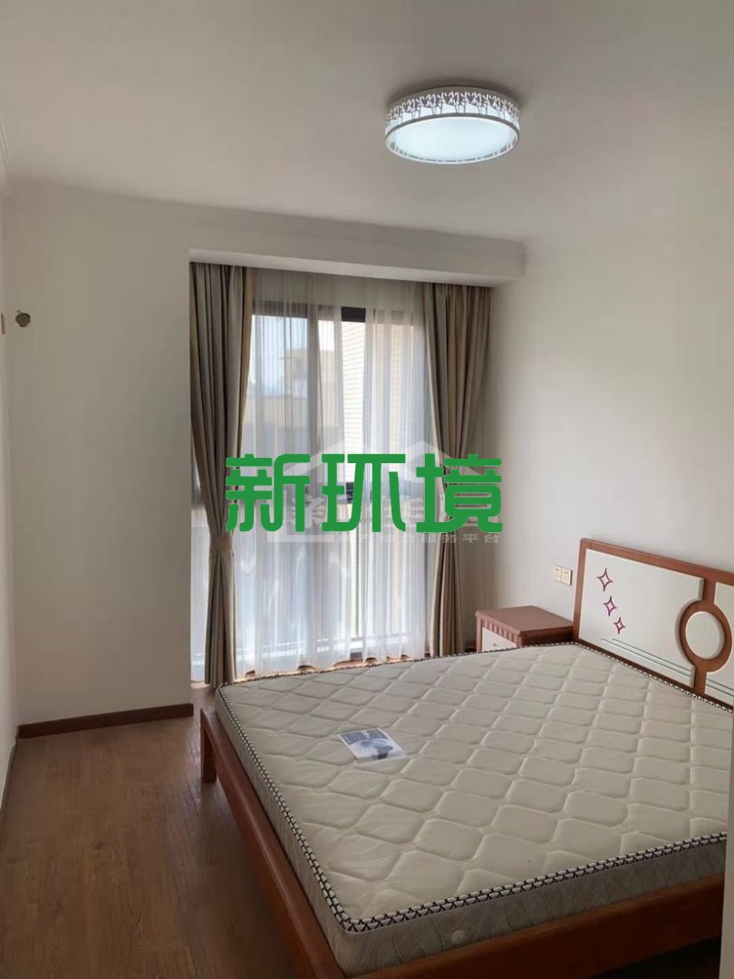 山水印象  3室2厅2卫   66.80万客厅