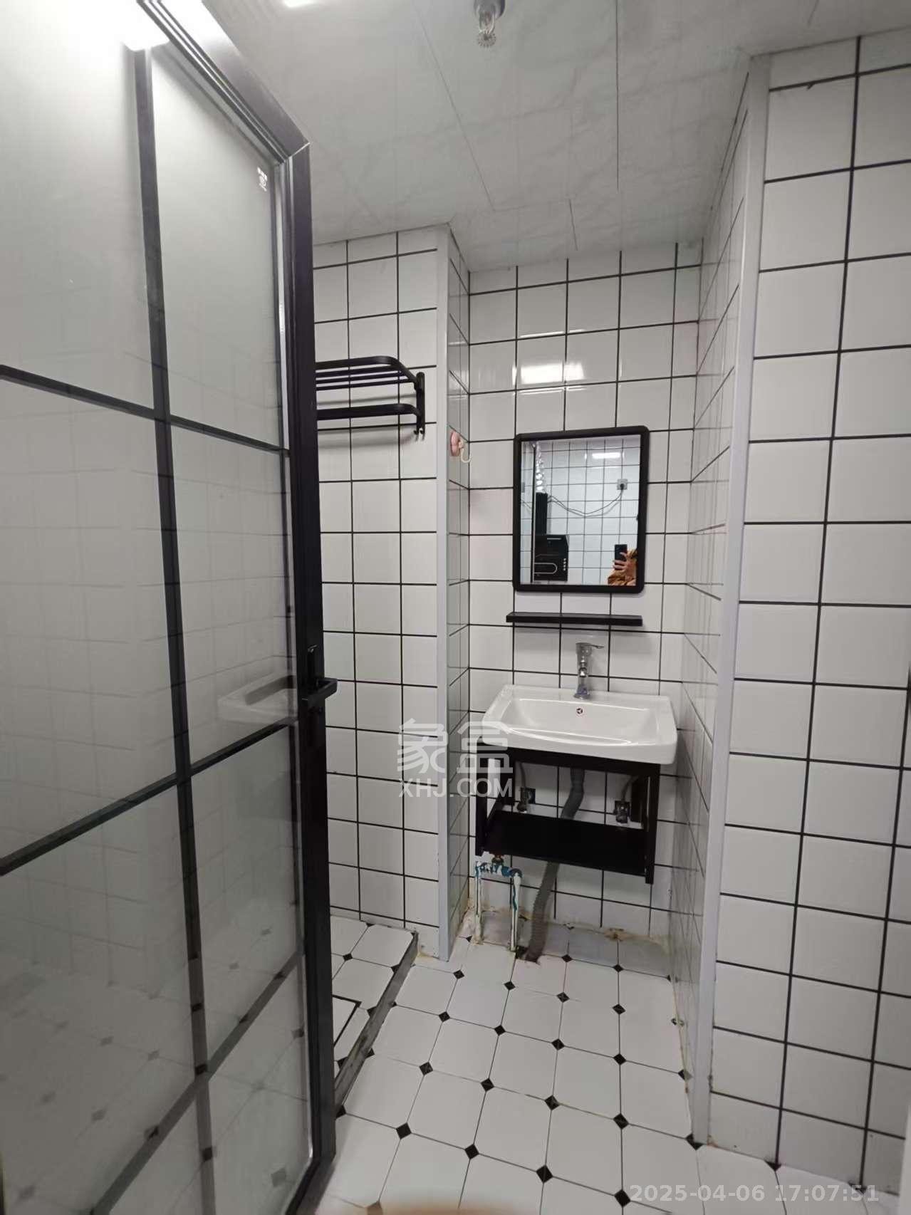 中海珑悦府  1室1厅1卫   1400.00元/月室内图
