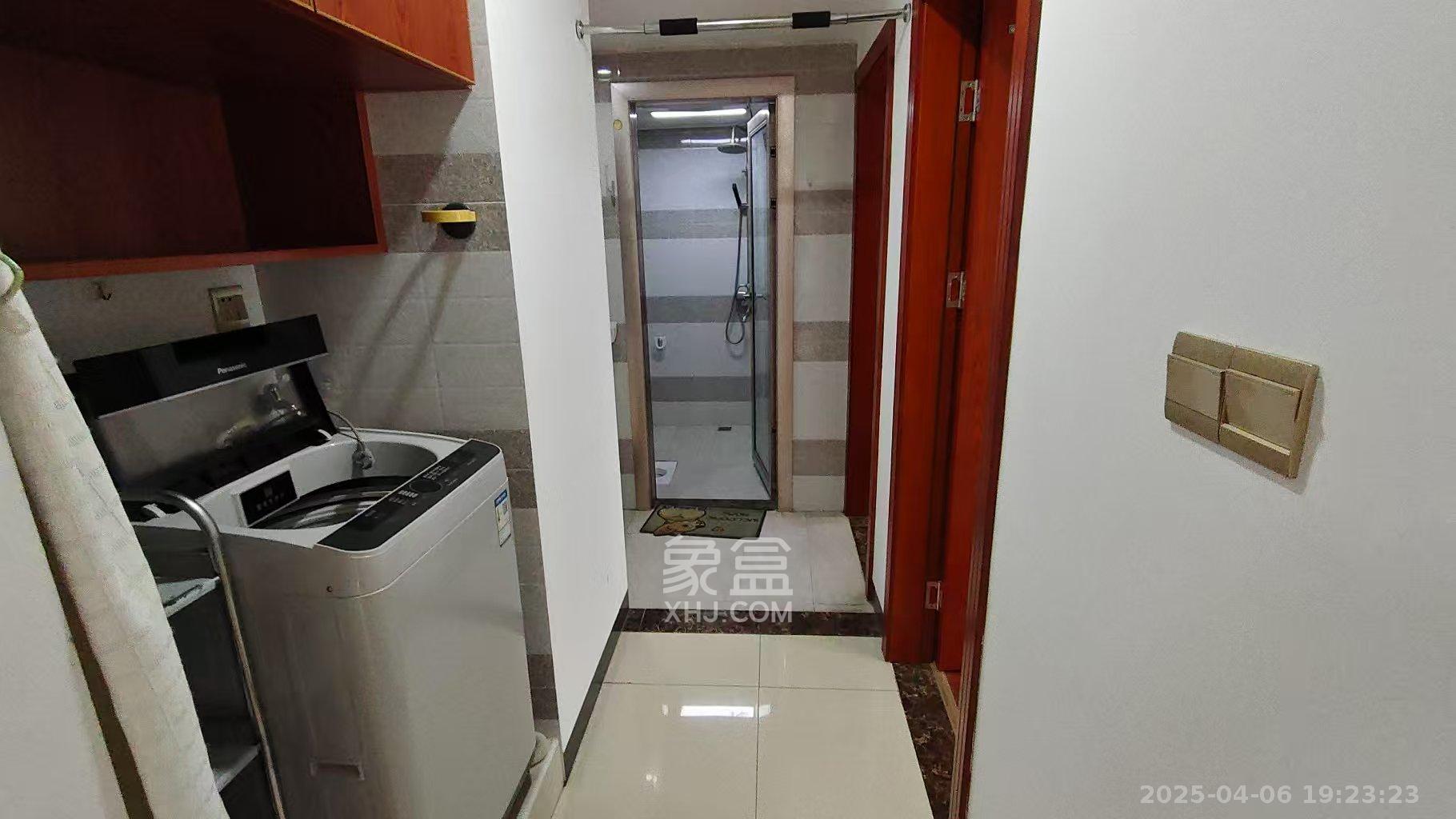 绿地之窗  2室1厅1卫    2000.0元/月室内图