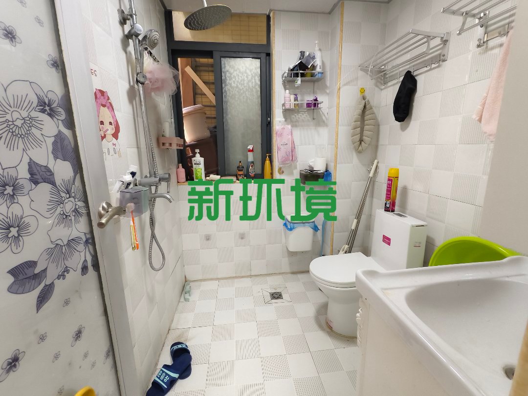丽景天下一期  3室2厅2卫   66.80万客厅