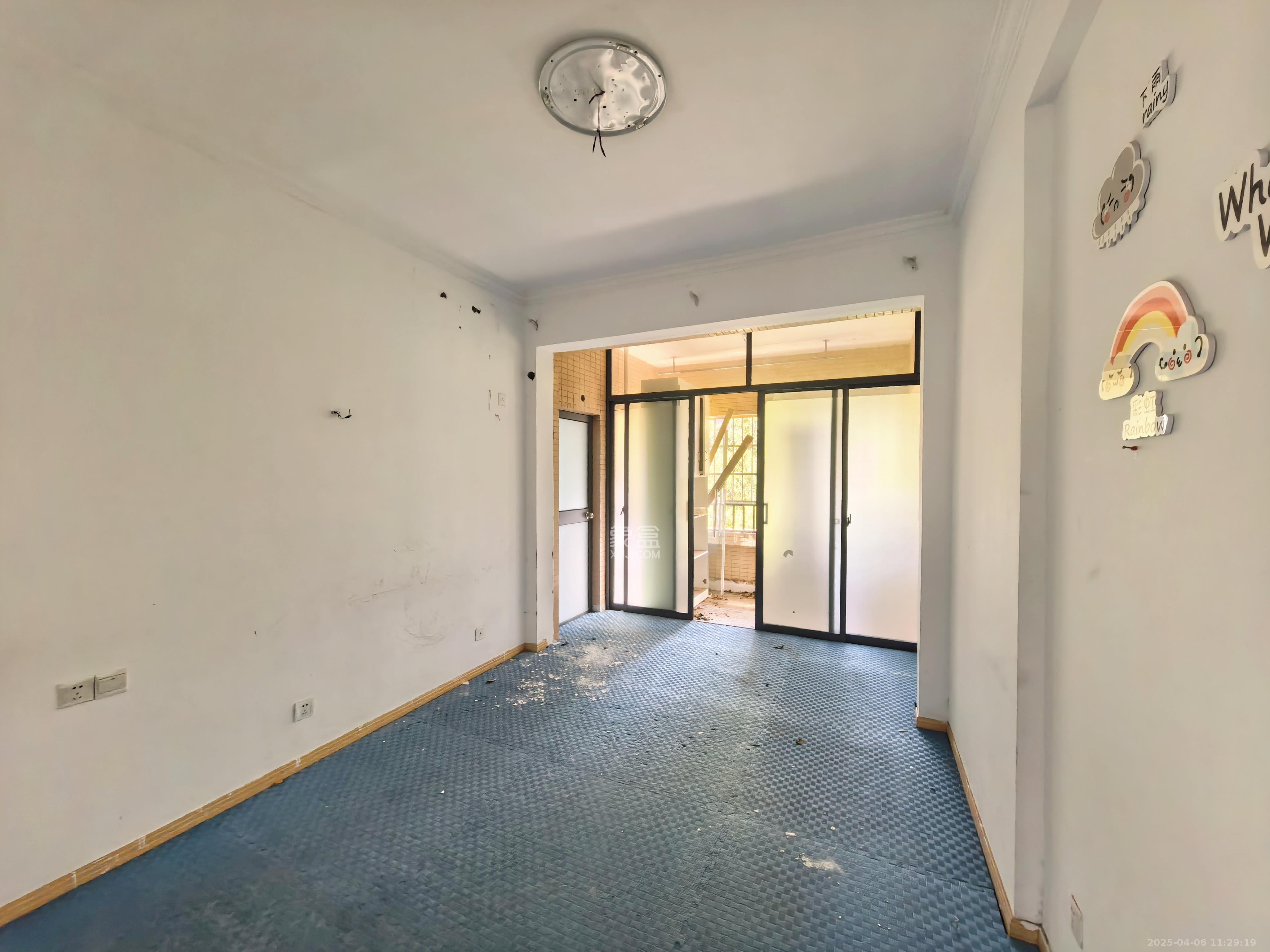 中城丽景香山园 3室2厅2卫 2200.0元/月 中城丽景香山园 3室2厅2卫 2200.0元/月室内图