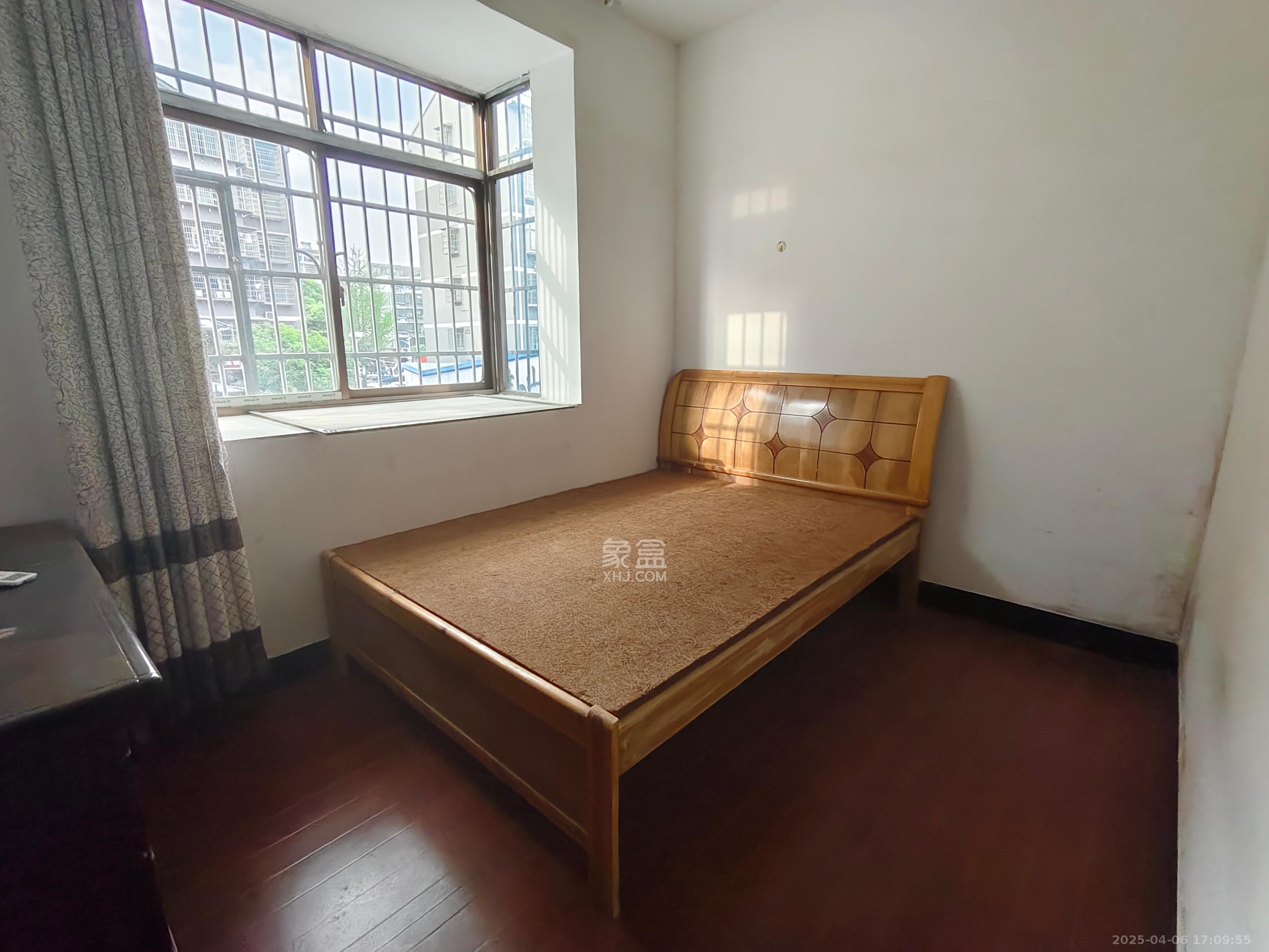 兴联母山小区  3室2厅2卫   1700.00元/月室内图