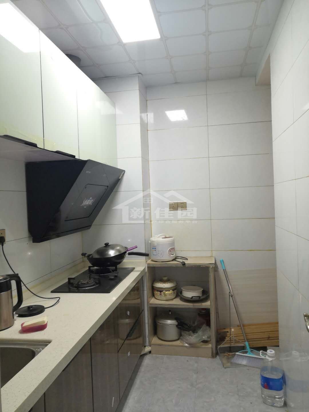 丽景天下一期  2室2厅1卫   52.80万客厅