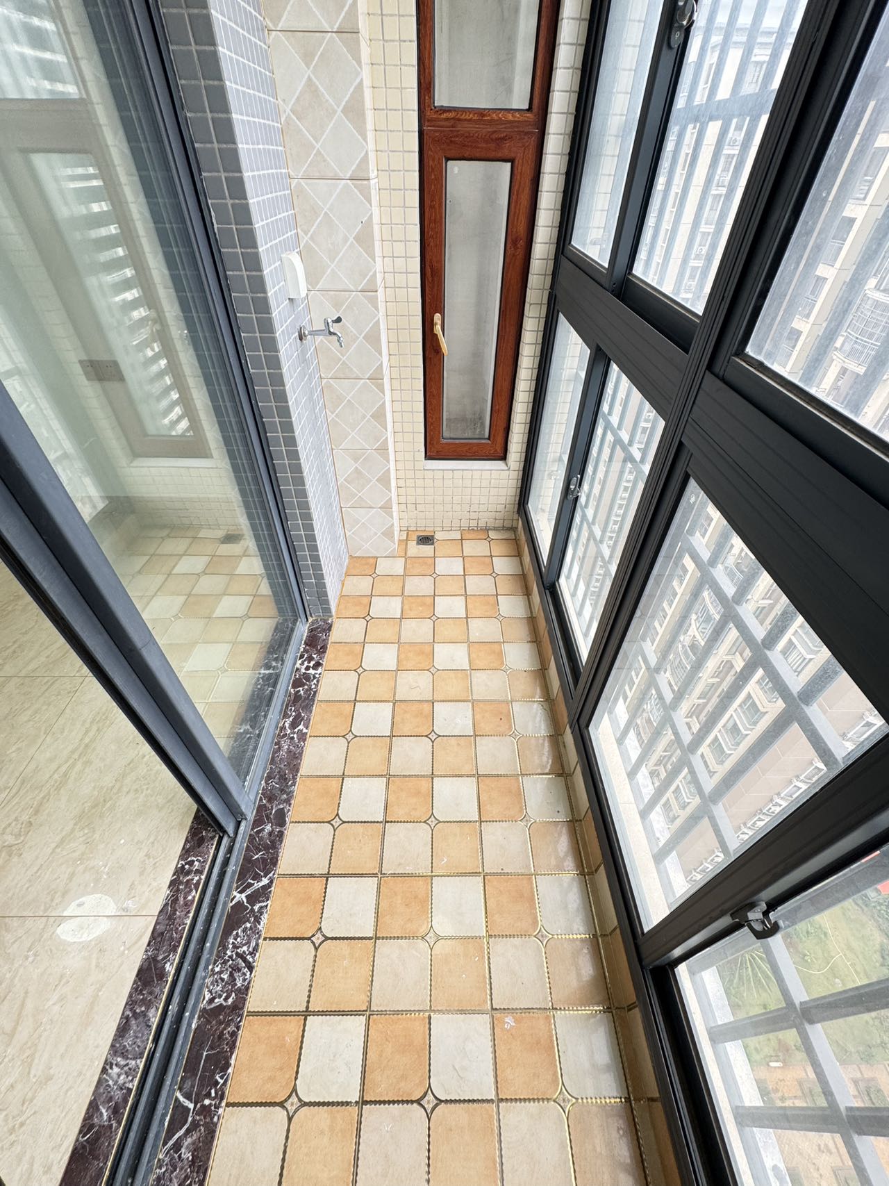 五源河公寓B区 3室2厅2卫 185.0万 五源河公寓B区 3室2厅2卫 185.0万室内图