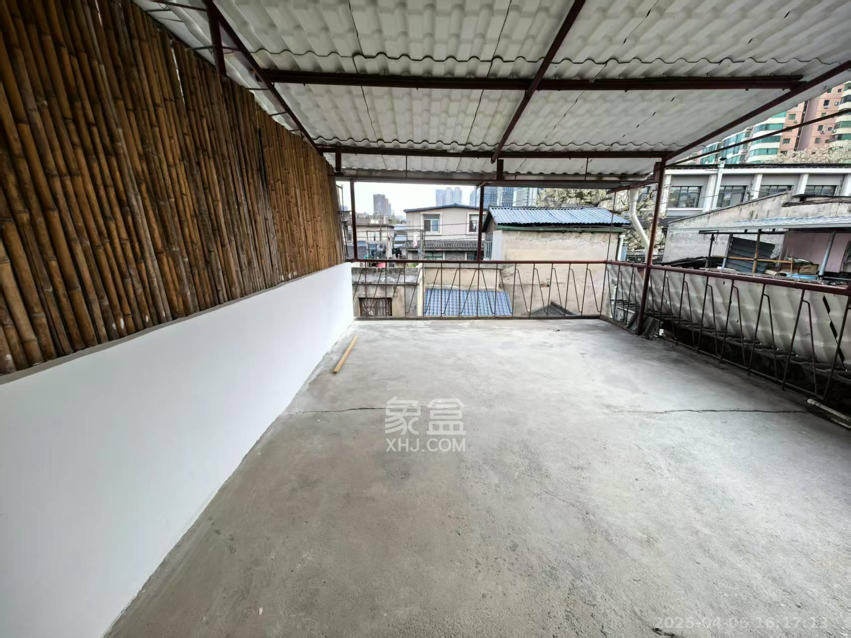 通泰街散盘 4室2厅3卫 3000.0元/月 通泰街散盘 4室2厅3卫 3000.0元/月室内图