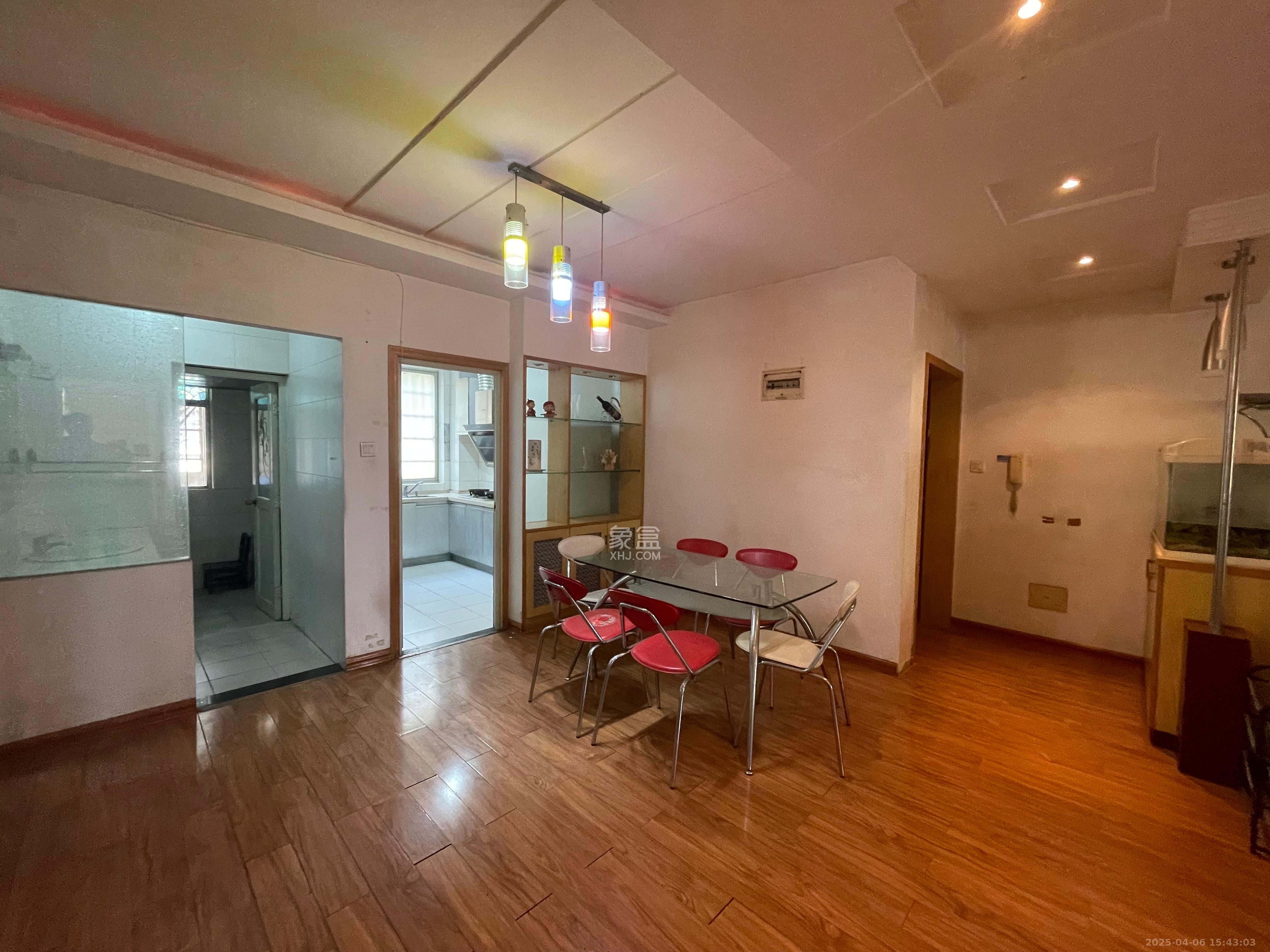 新星小区  3室2厅1卫   2300.00元/月室内图