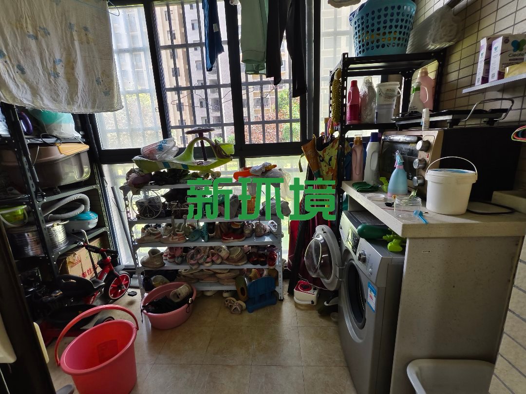 丽景天下一期  3室2厅2卫   66.80万客厅
