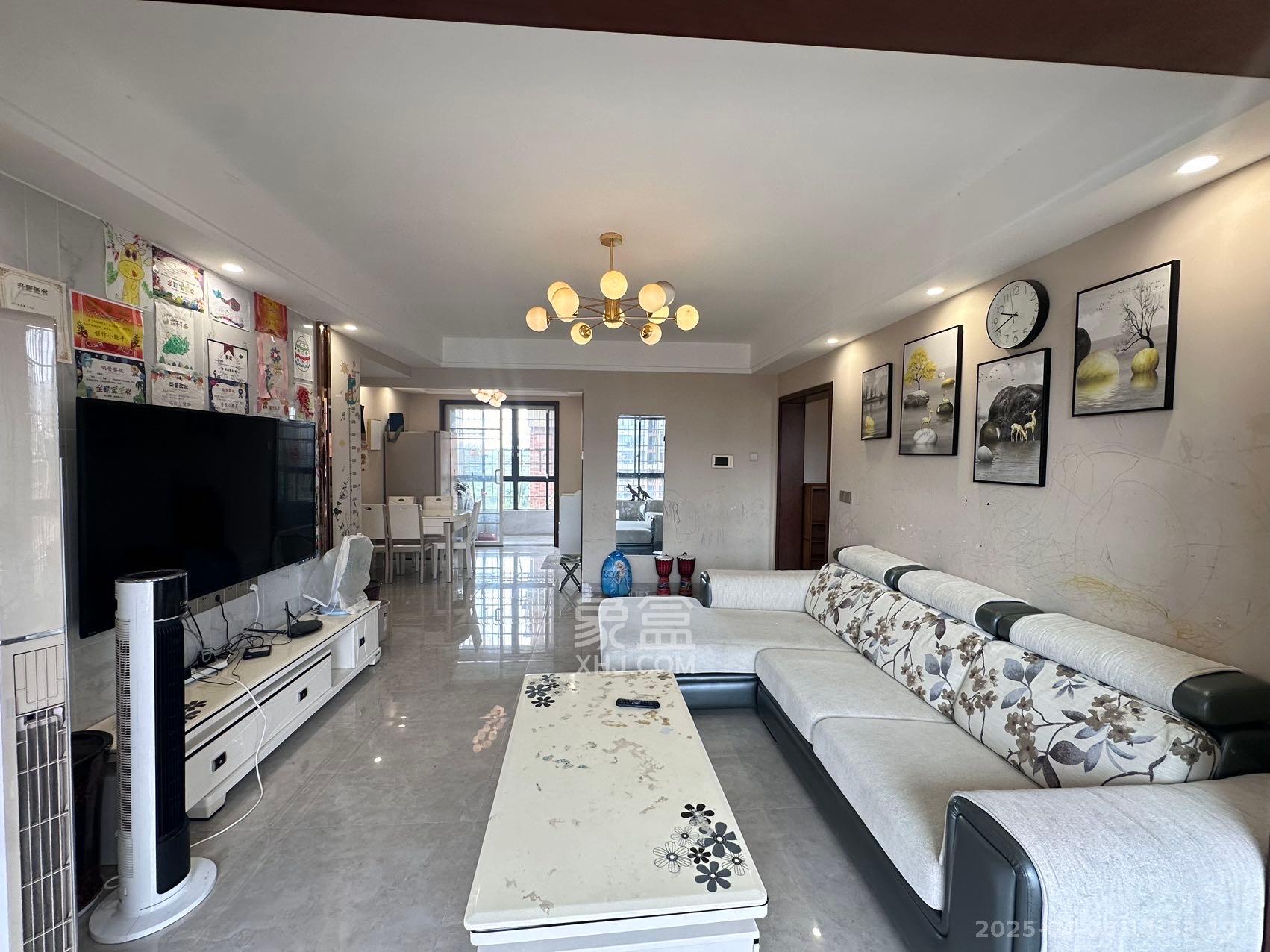 金谷豪庭 4室2厅2卫 2400.0元/月 金谷豪庭 4室2厅2卫 2400.0元/月室内图