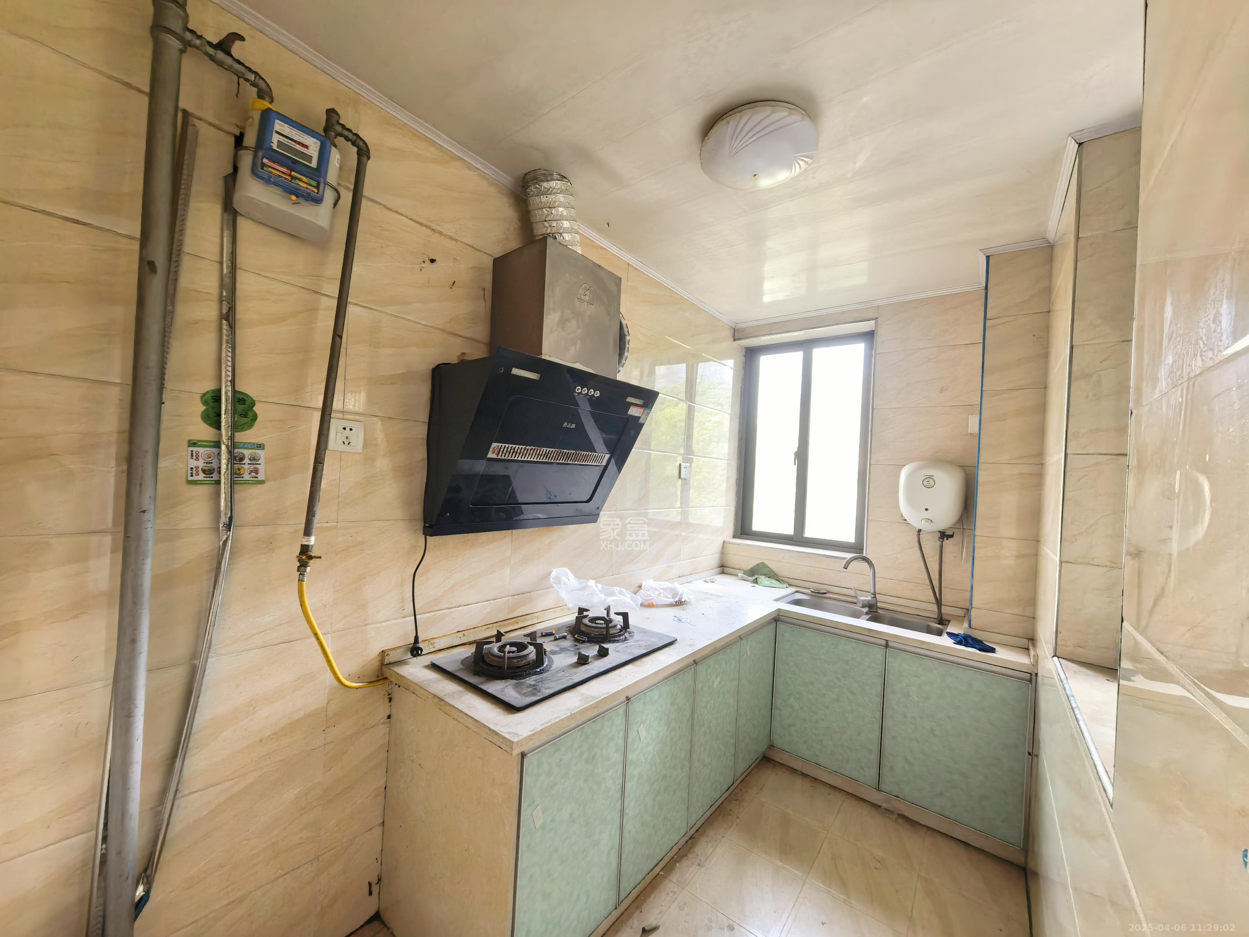 中城丽景香山园 3室2厅2卫 2200.0元/月 中城丽景香山园 3室2厅2卫 2200.0元/月室内图