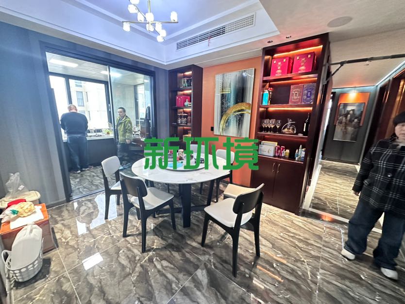 丽景天下二期  4室2厅2卫    123.0万客厅