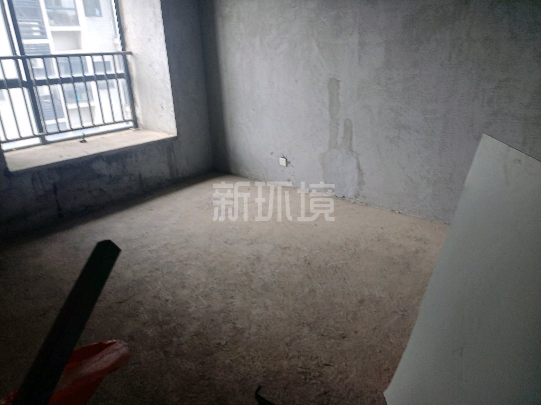 栗源小区  4室2厅2卫   76.80万客厅