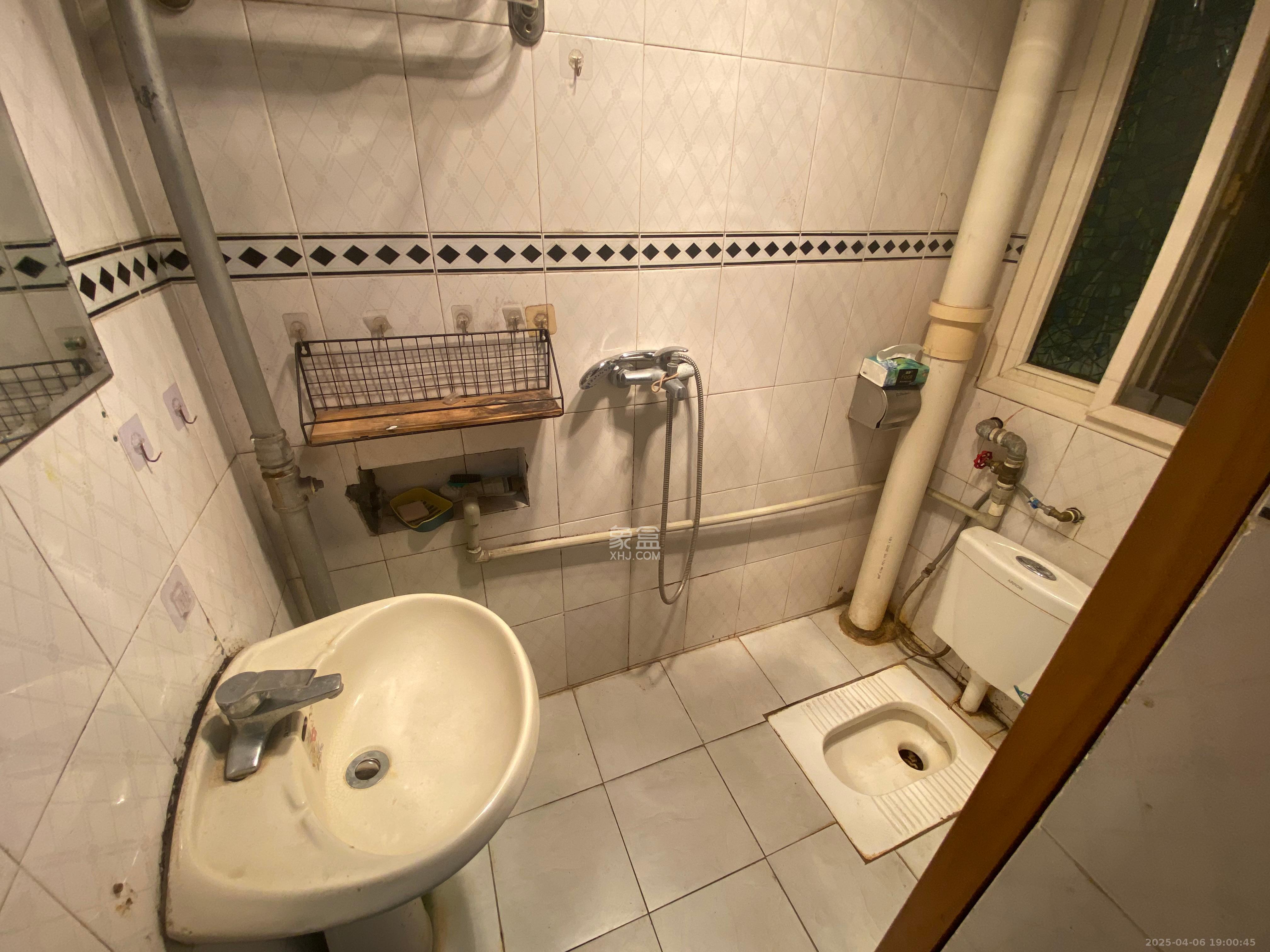 桔园小区1-8片 2室1厅1卫 1300.0元/月 桔园小区1-8片 2室1厅1卫 1300.0元/月室内图