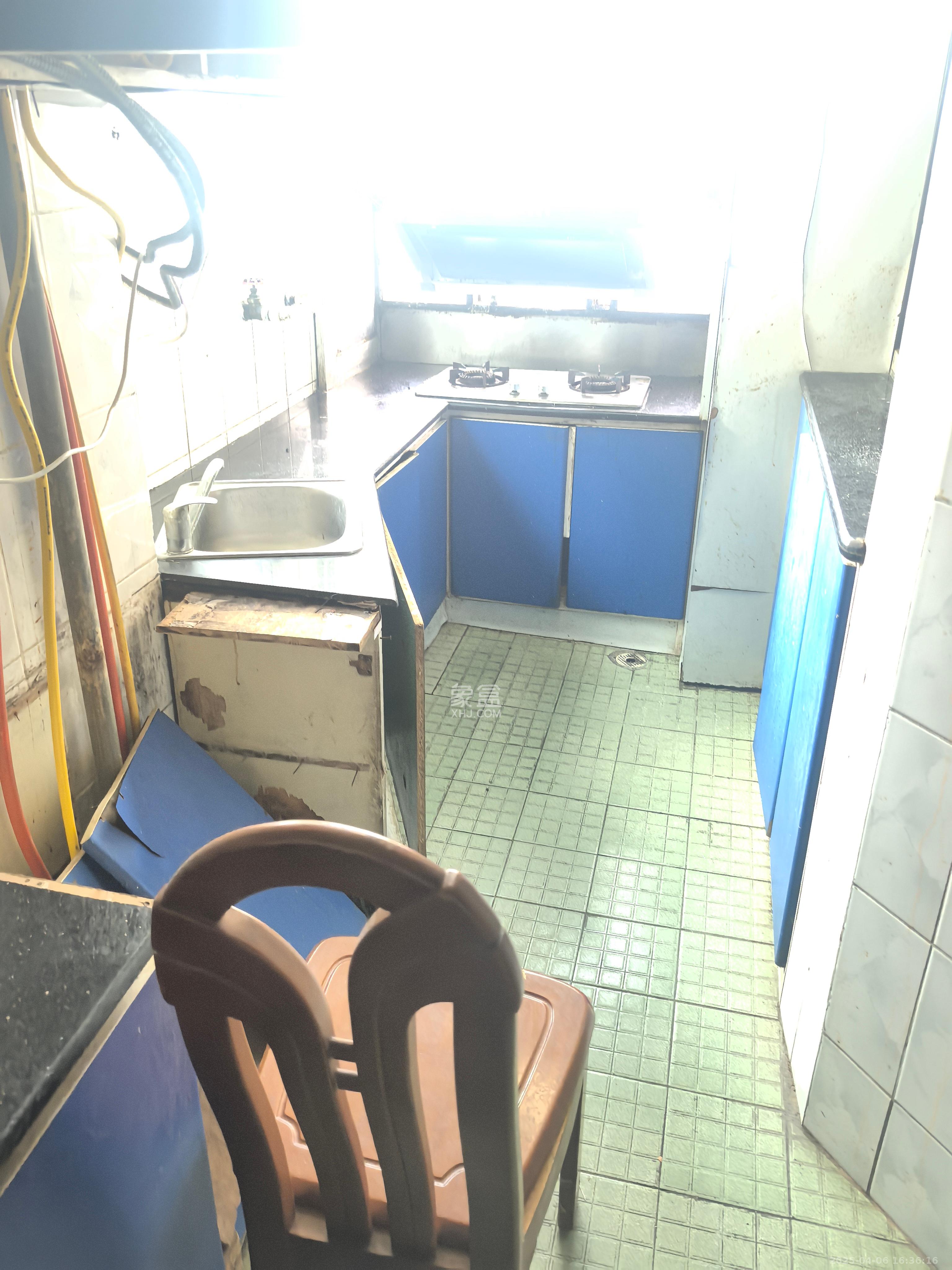 市建委宿舍  3室2厅2卫    2200.0元/月室内图