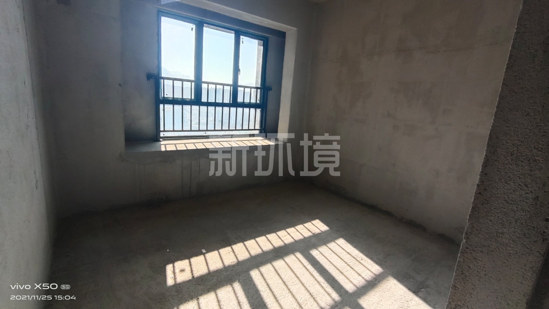 昊天珑璟湾  3室2厅2卫   85.00万客厅