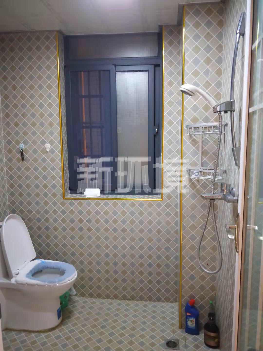丽景天下一期  3室2厅2卫   78.00万客厅