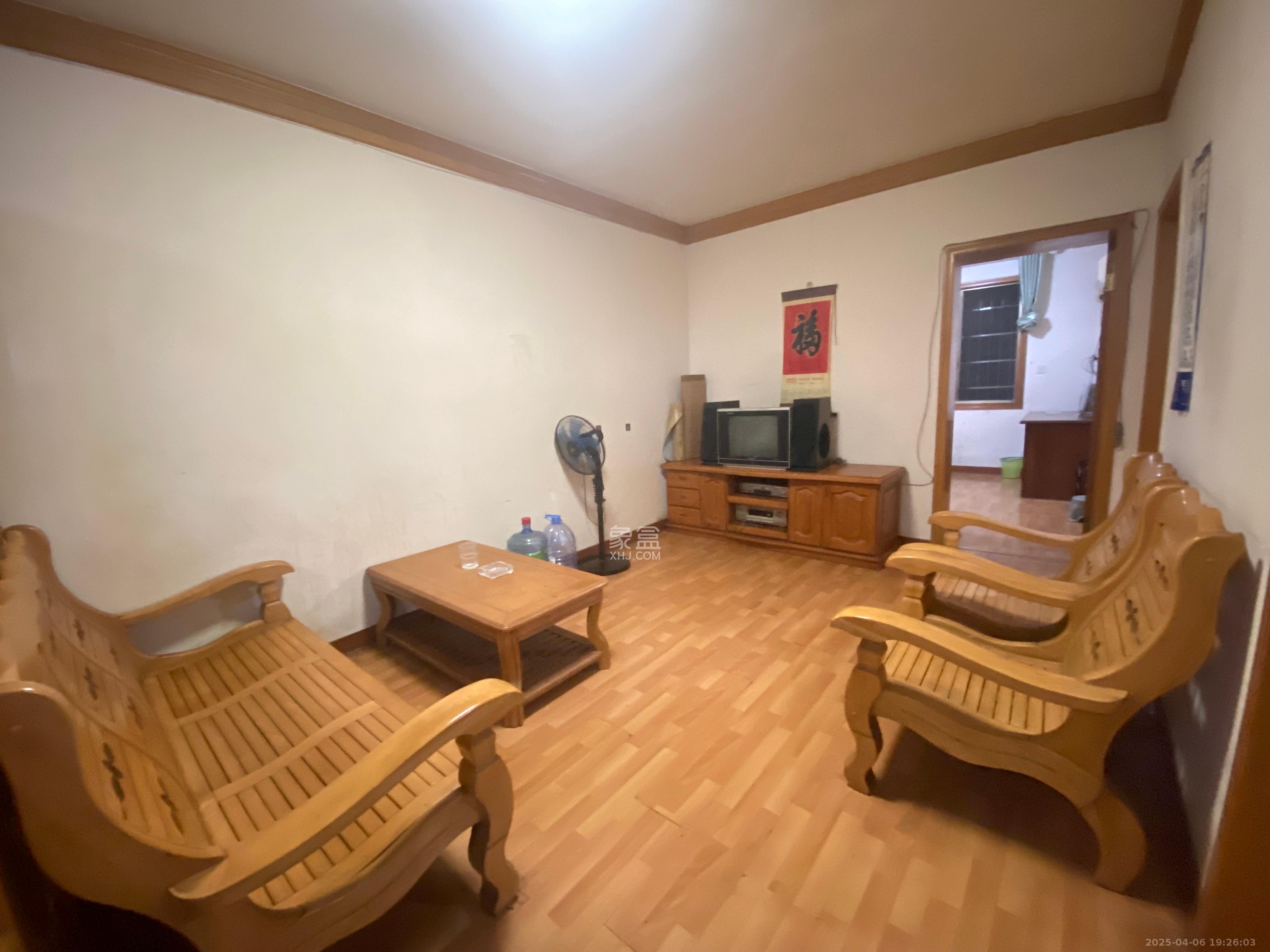 向东园社区(国税局宿舍) 3室2厅1卫 2000.0元/月 向东园社区(国税局宿舍) 3室2厅1卫 2000.0元/月室内图