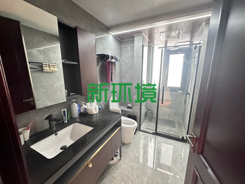 丽景天下二期  4室2厅2卫    123.0万客厅