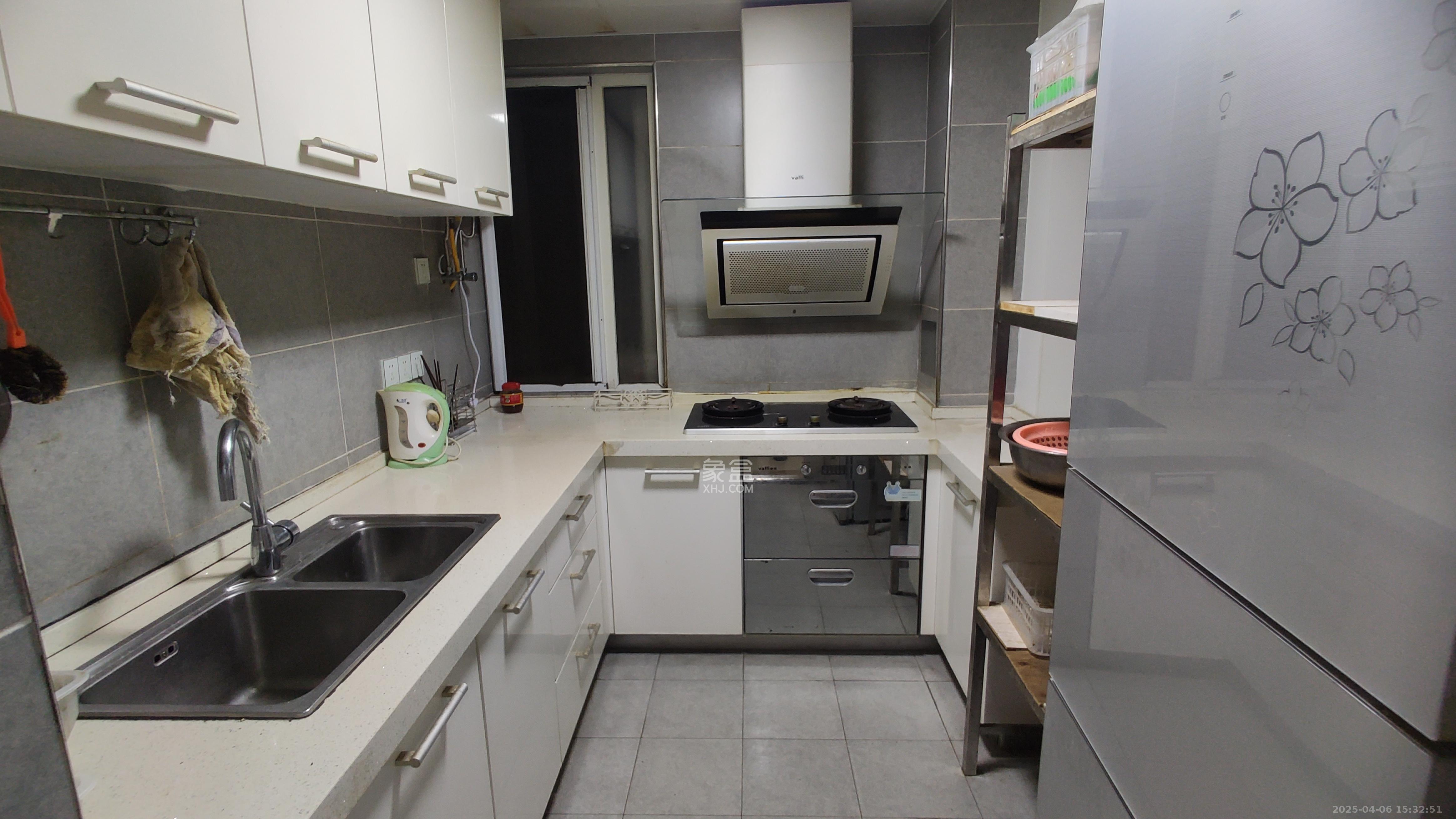 嘉华城(一期) 3室2厅1卫 2300.0元/月 嘉华城(一期) 3室2厅1卫 2300.0元/月室内图