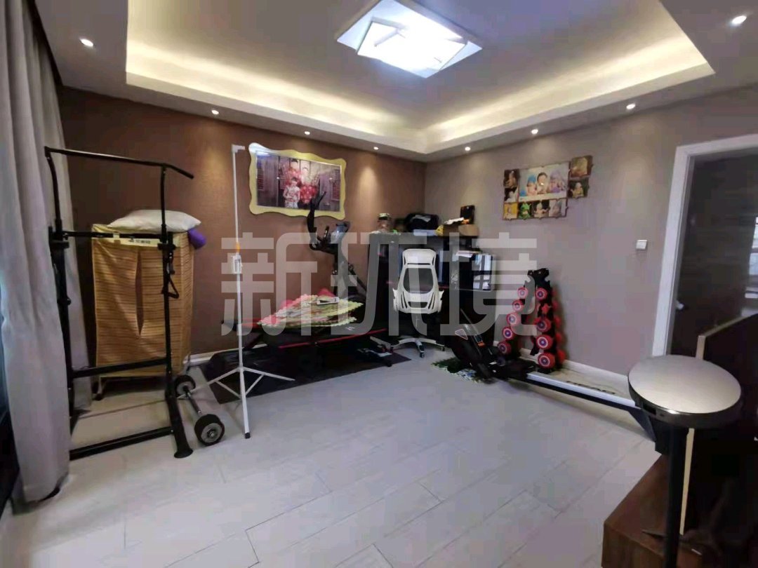 山城上品  1室0厅0卫   150.00万客厅