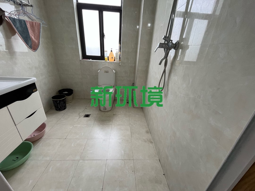 鼎泰逸景园  4室2厅2卫   86.00万客厅