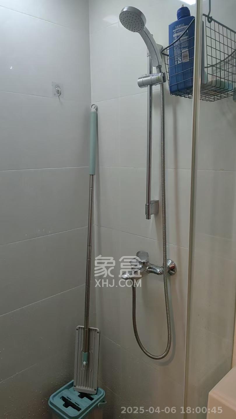 中海梅溪湖壹号  1室1厅1卫    1700.0元/月室内图