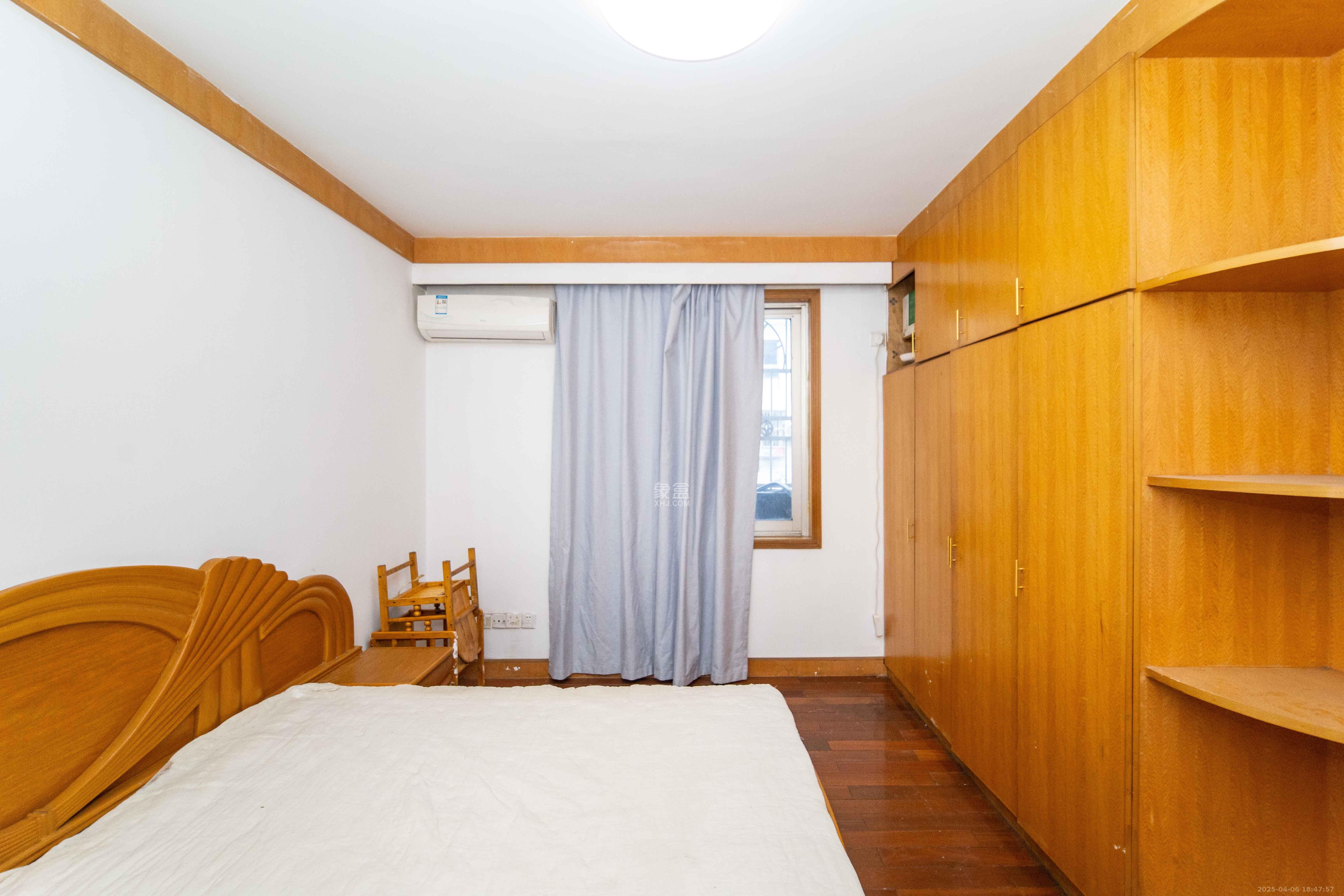 安泰新村  4室2厅2卫   2400.00元/月室内图