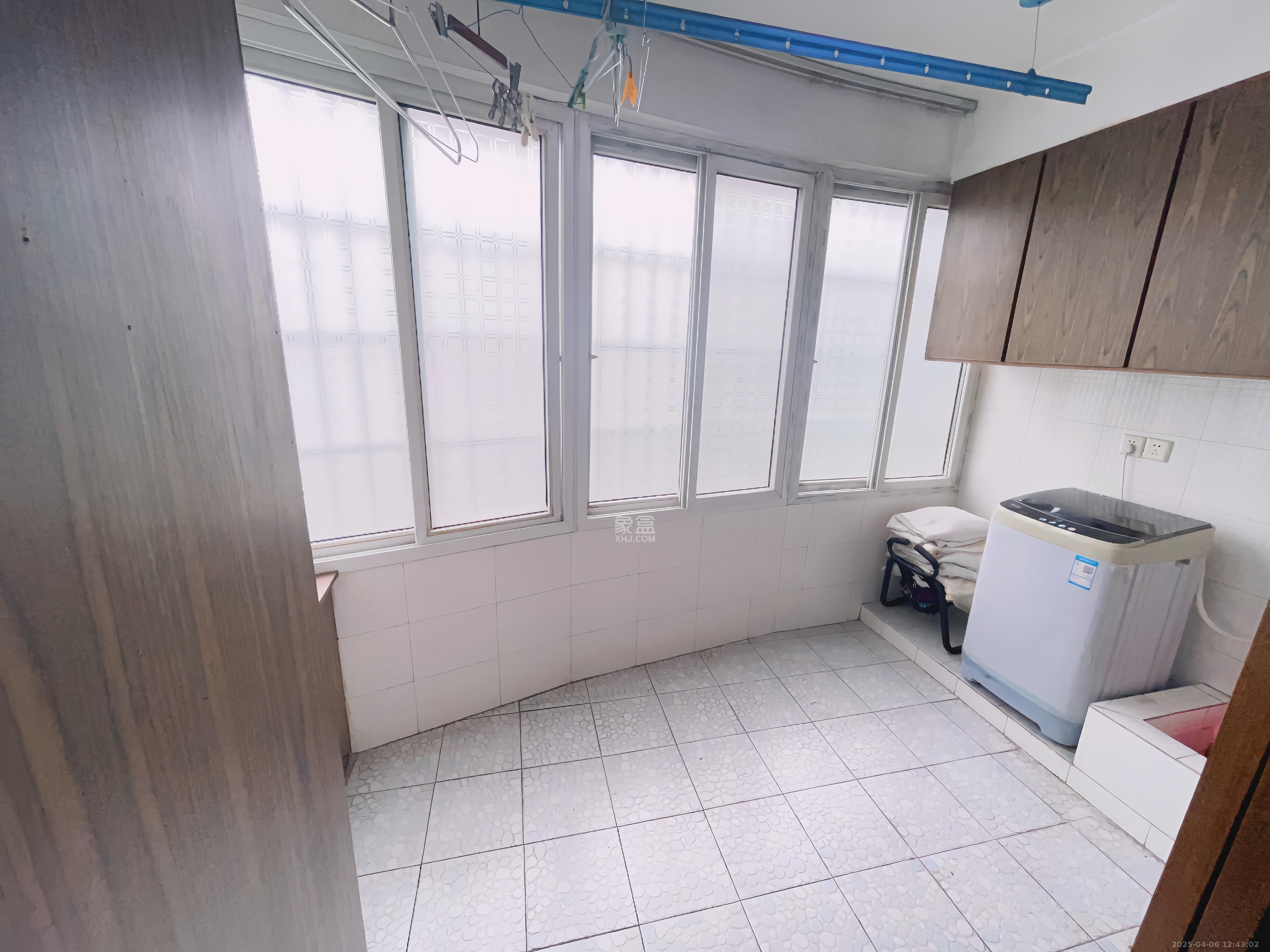 星城名典  3室2厅1卫    1900.0元/月 星城名典  3室2厅1卫    1900.0元/月室内图