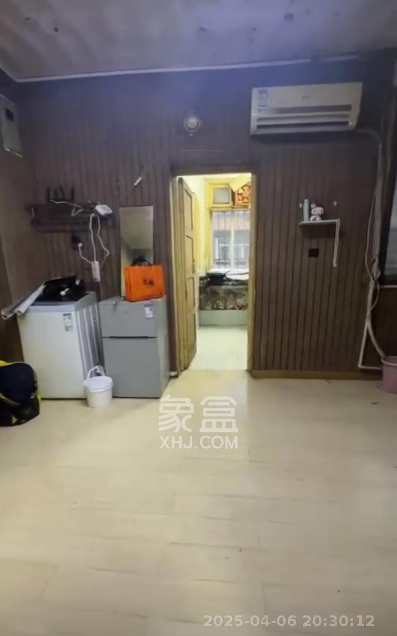 油铺街社区人造板厂宿舍  2室1厅1卫    1300.0元/月 油铺街社区人造板厂宿舍  2室1厅1卫    1300.0元/月室内图