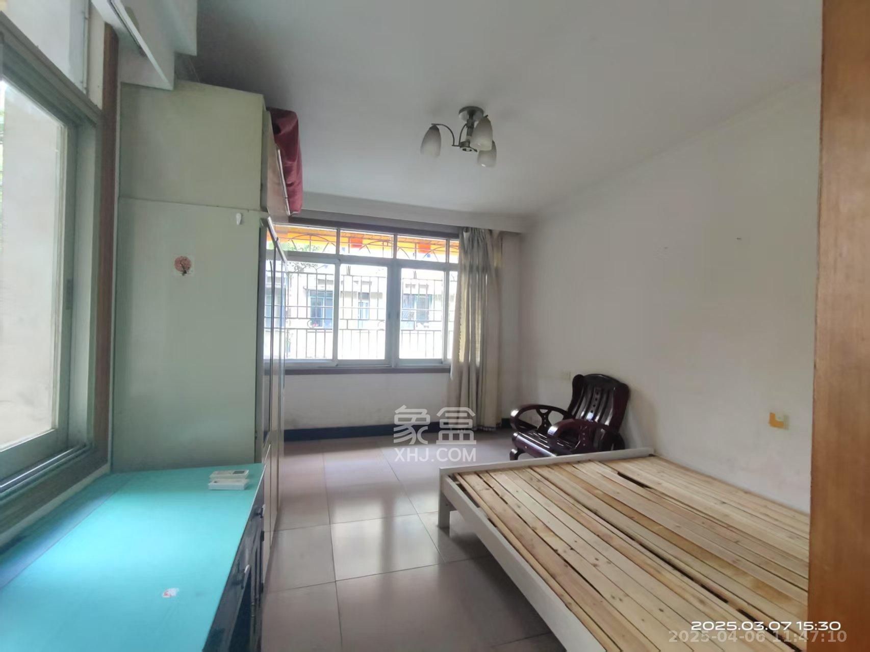 电位器厂宿舍 3室2厅1卫 1400.0元/月 电位器厂宿舍 3室2厅1卫 1400.0元/月室内图