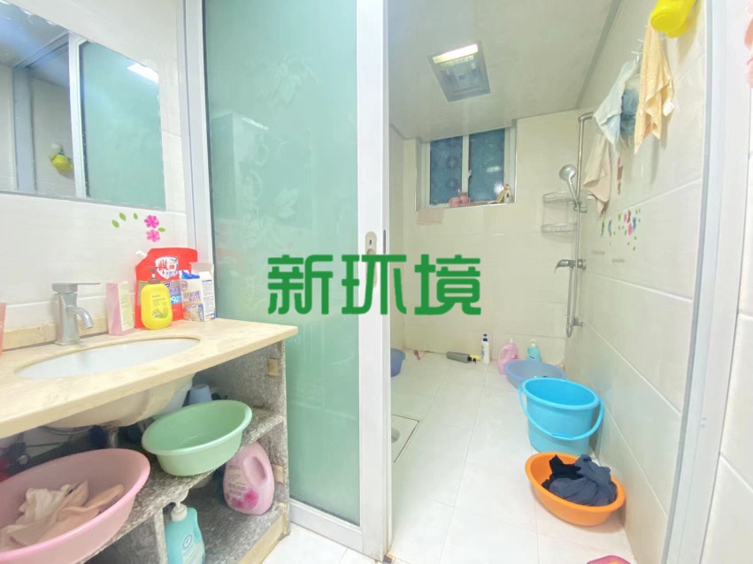 澧园金丰  3室2厅2卫   81.80万客厅