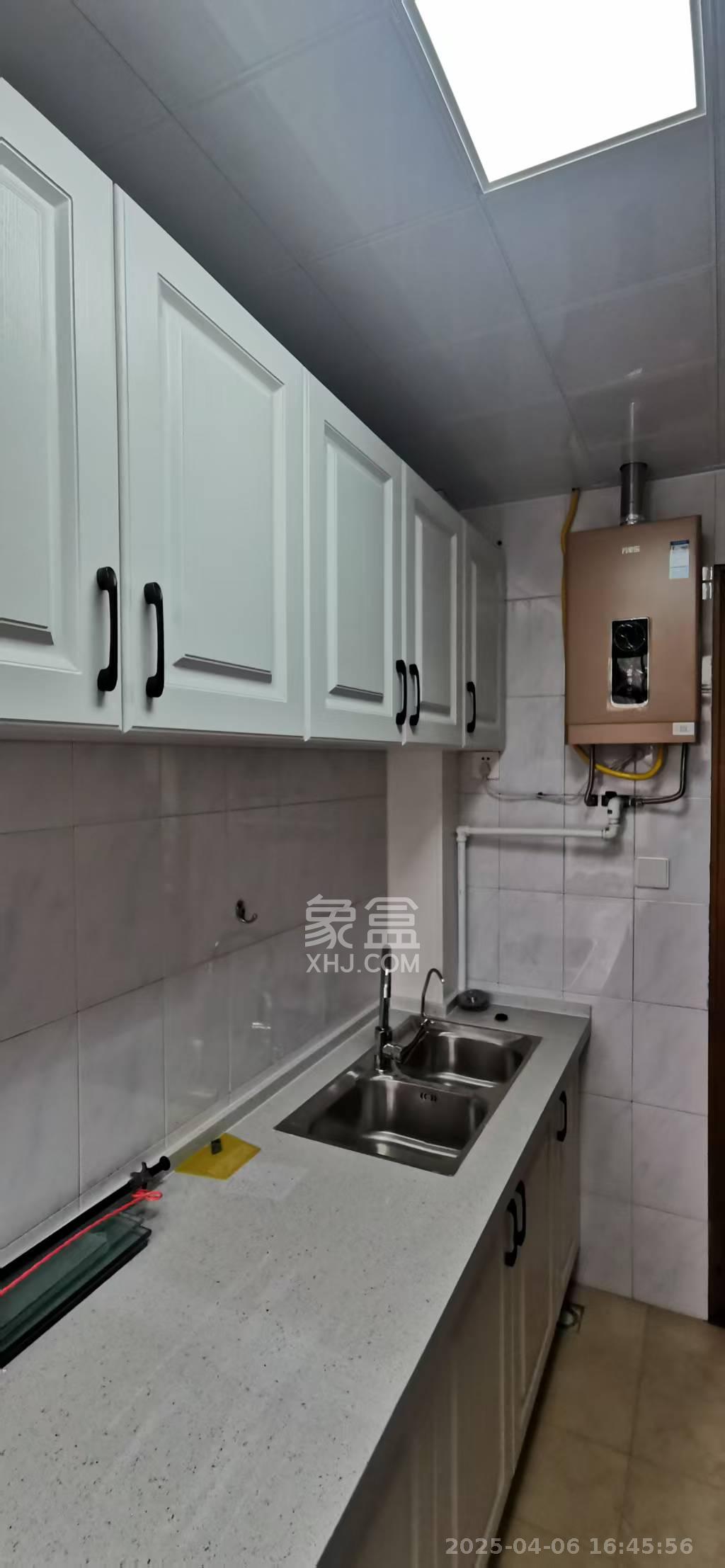 咸嘉新村嘉文苑 3室2厅2卫 2600.0元/月 咸嘉新村嘉文苑 3室2厅2卫 2600.0元/月室内图